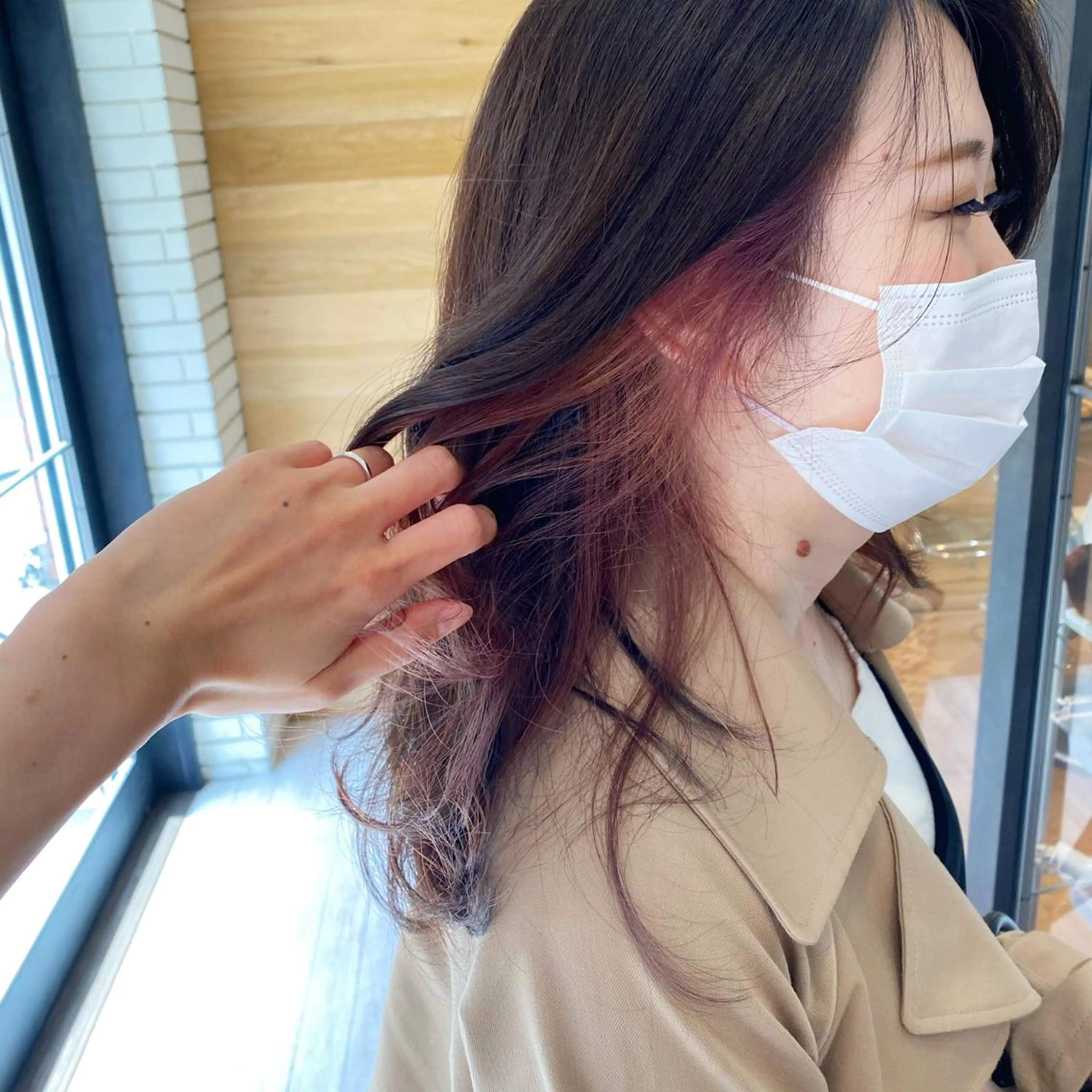 ロング カラー ベージュカラー インナーカラー ピンクカラー ヘアカラー トリートメント newi 京橋 【yuuki】のヘアスタイル