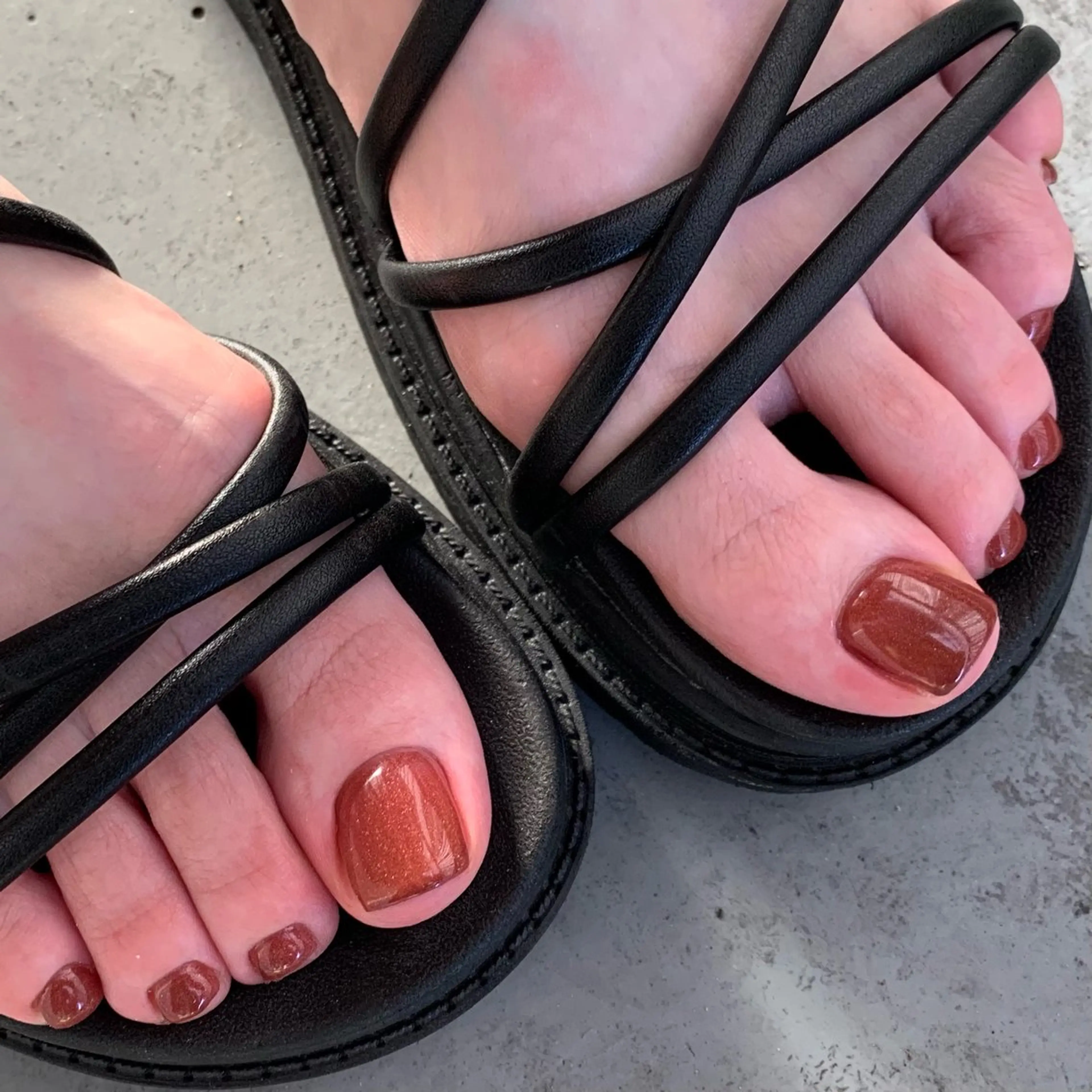 ネイル マグネットネイル 赤色 フットネイル Ricca ERIKAのネイルデザイン