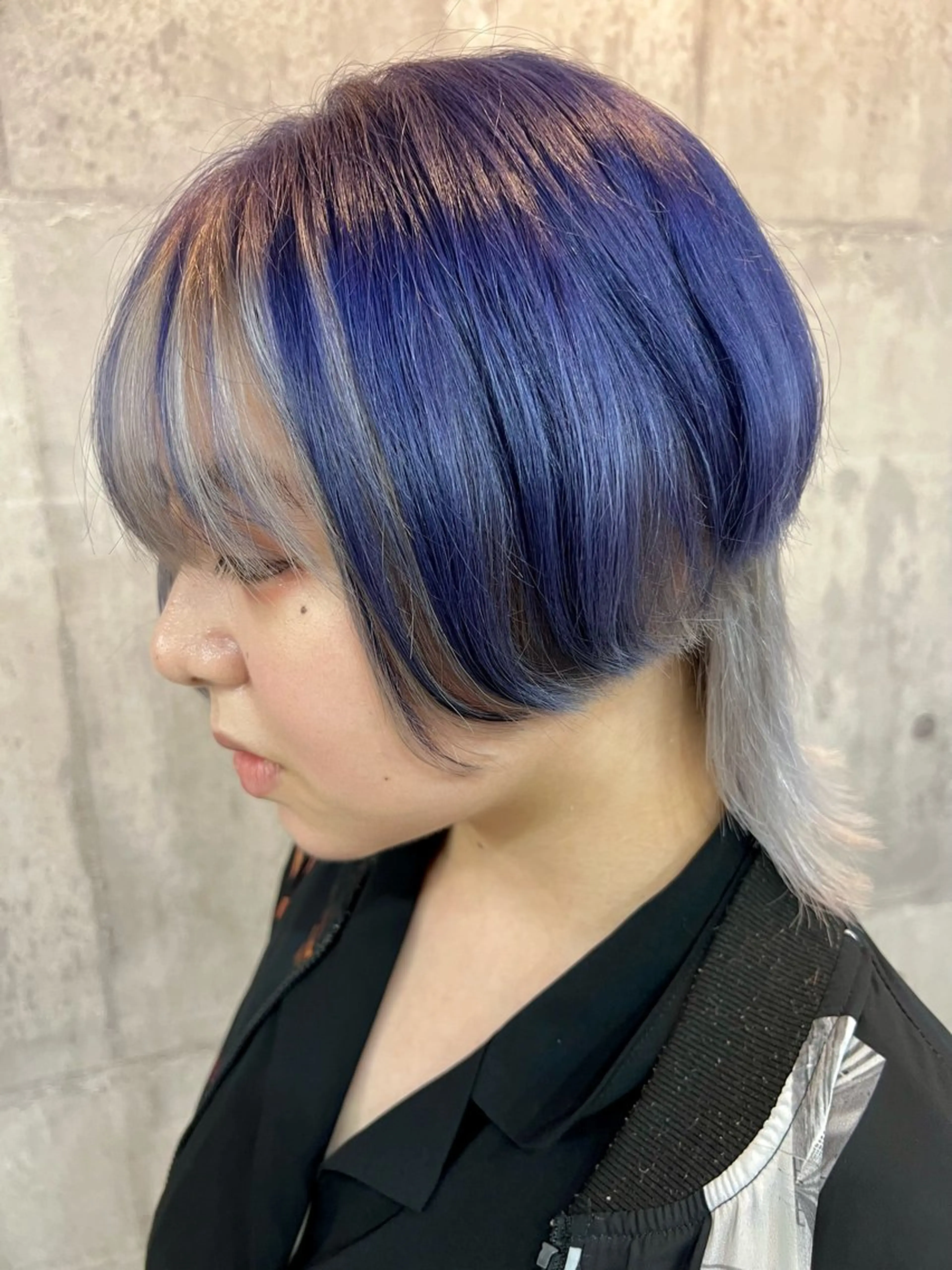 ショート カラー ブルーカラー ツートーンカラー デザインカット ウルフカット レイヤー/韓国 ハイトーン興津史弥のヘアスタイル