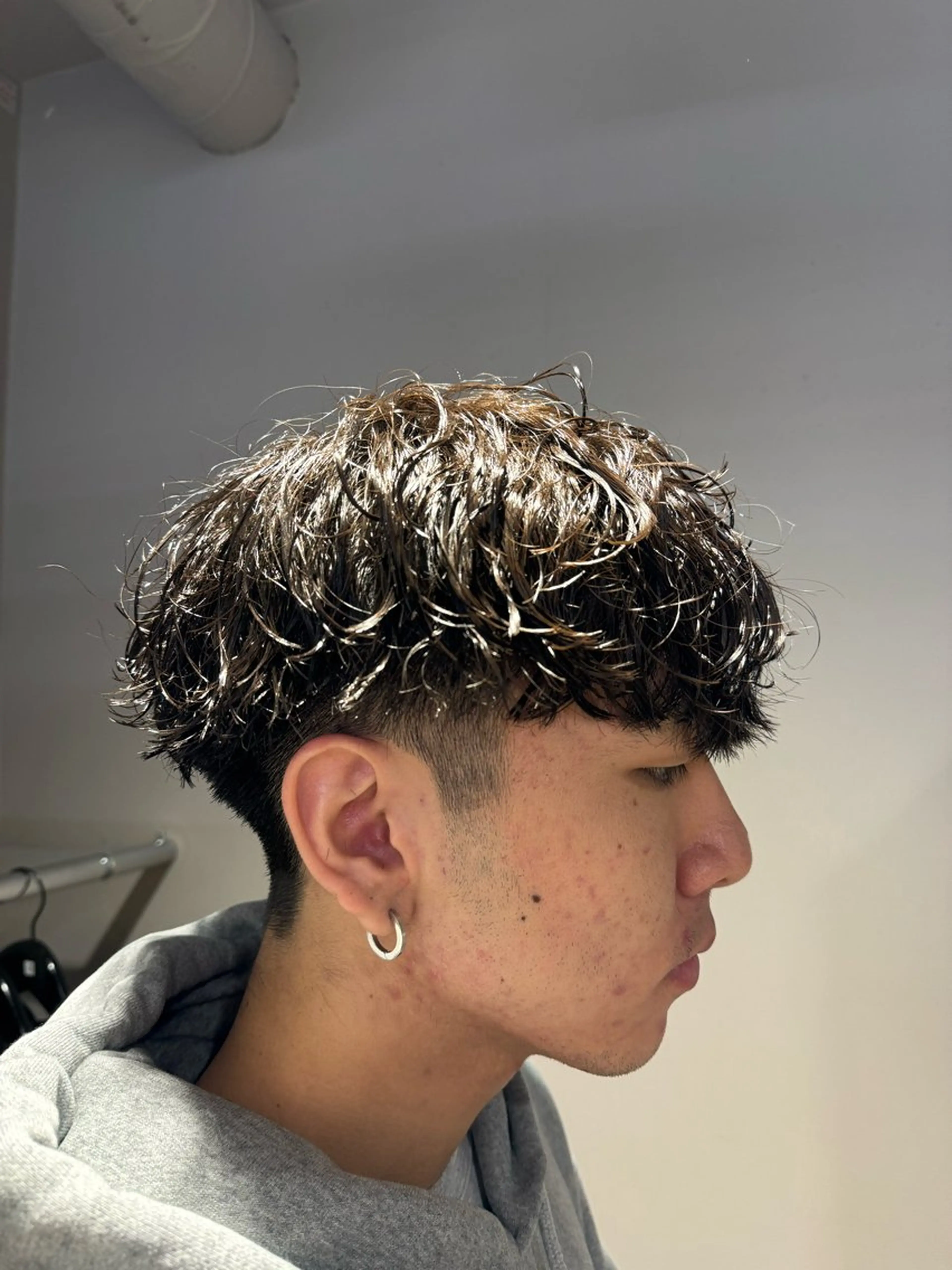 ショート パーマ ヘアアレンジ メンズ メンズパーマ 波巻きパーマ 顔まわりカット の達人のヘアスタイル