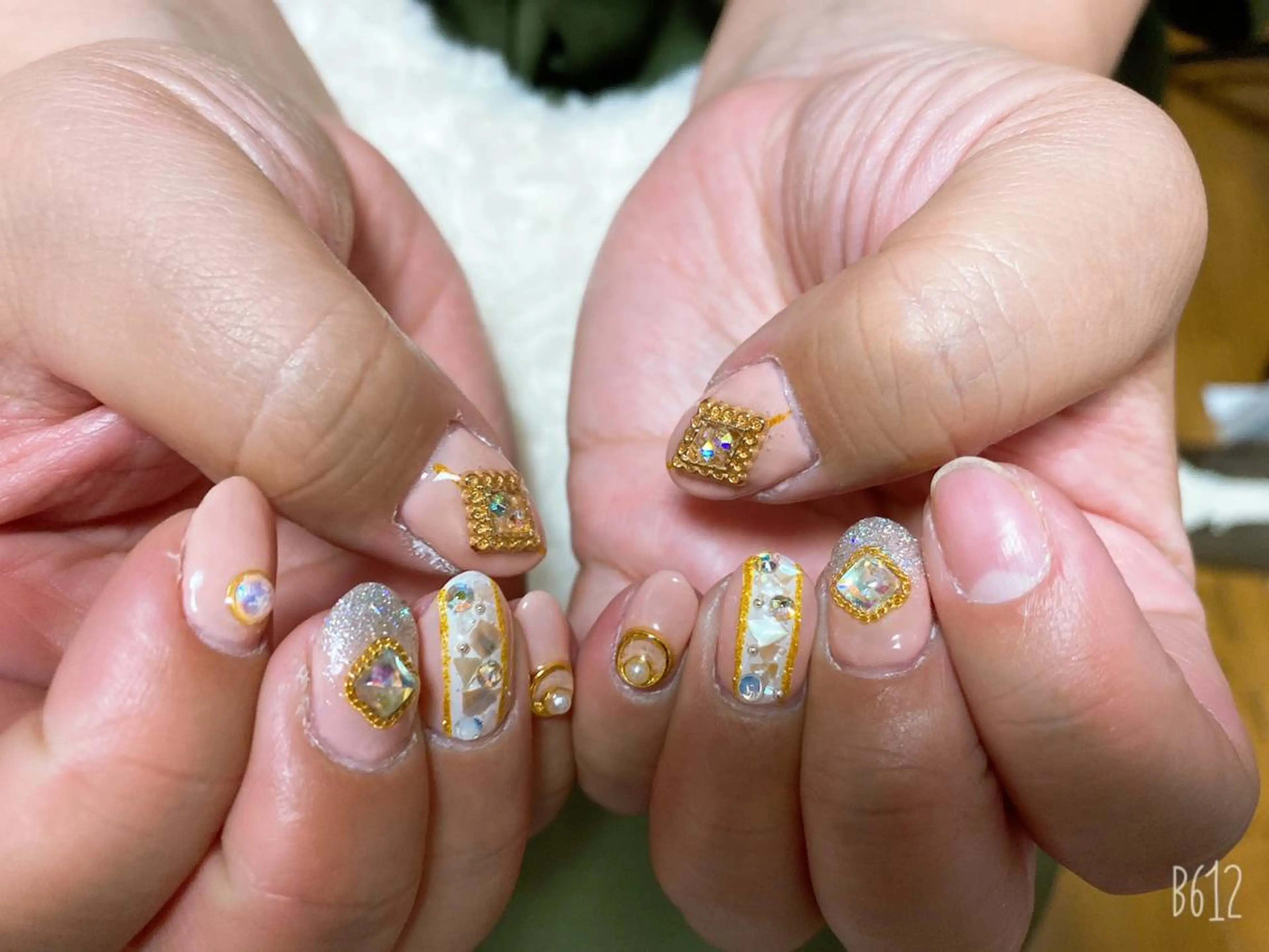 ネイル The Best Beauty受付担当のヘアスタイル