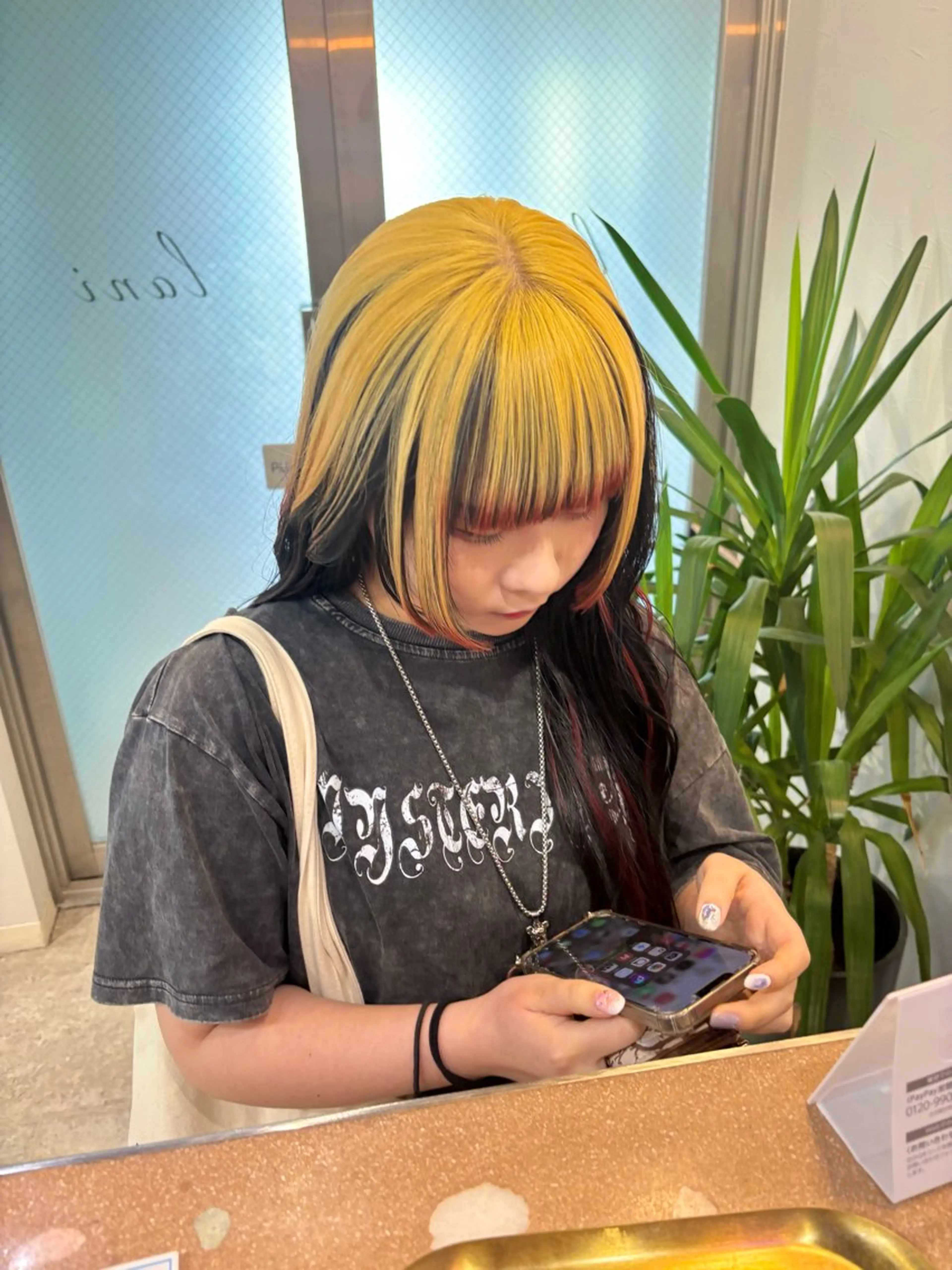 ロング カラー イエローカラー ヘアカラー lani hair salon所属・SHOTO ハイトー ン/デザインカラーのヘアスタイル