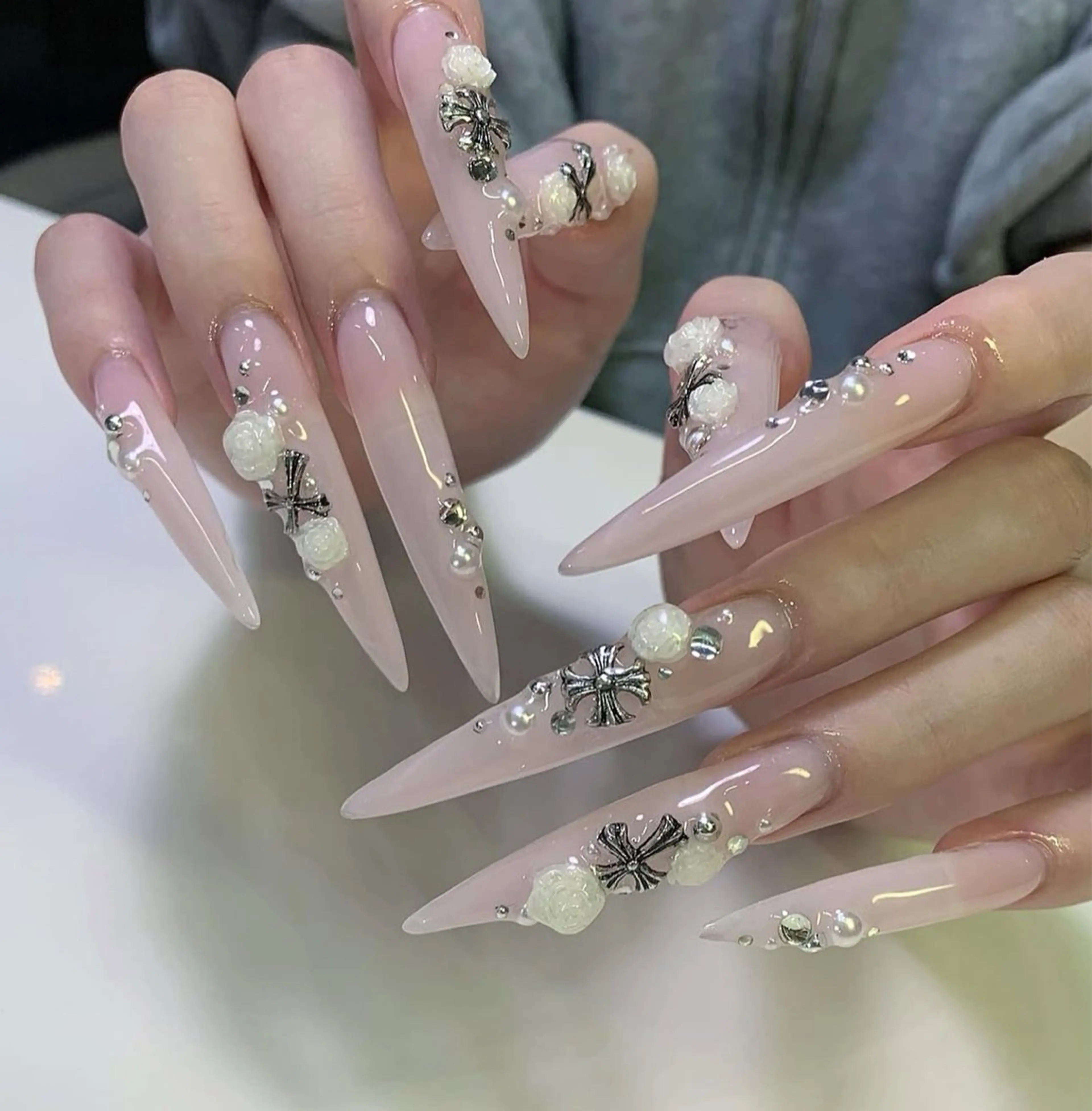 ネイル フレンチネイル ジェルネイル ガラスフレンチ ハロウィン ハート H.baby Nail Salonのネイルデザイン