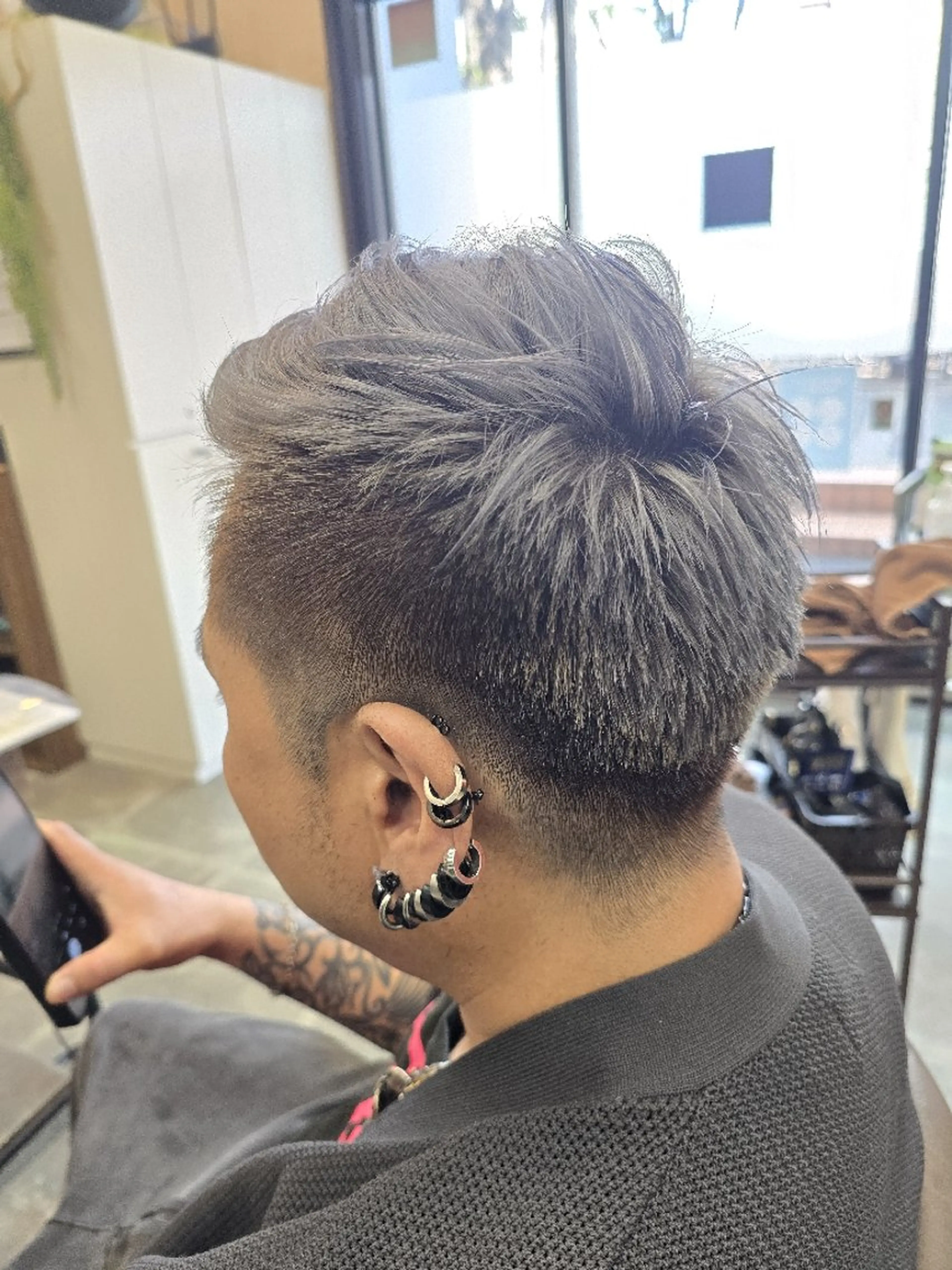 ショート メンズ カラー メンズハイライト メンズインナーカラー メンズパーマ ハイライトカラー インナーカラー カット ヘアカラー ヘアセット 石川(park) ジェウンのヘアスタイル