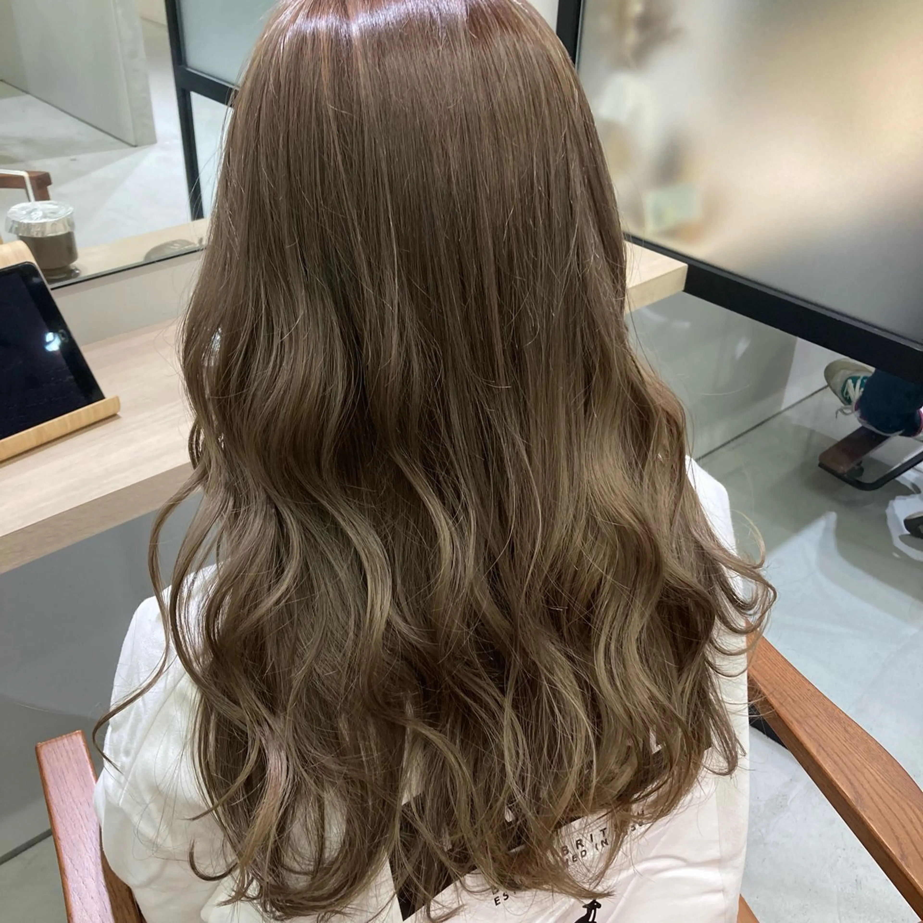 カラー ヘアカラー トリートメント しおり🍬 KOKORO🤍のヘアスタイル