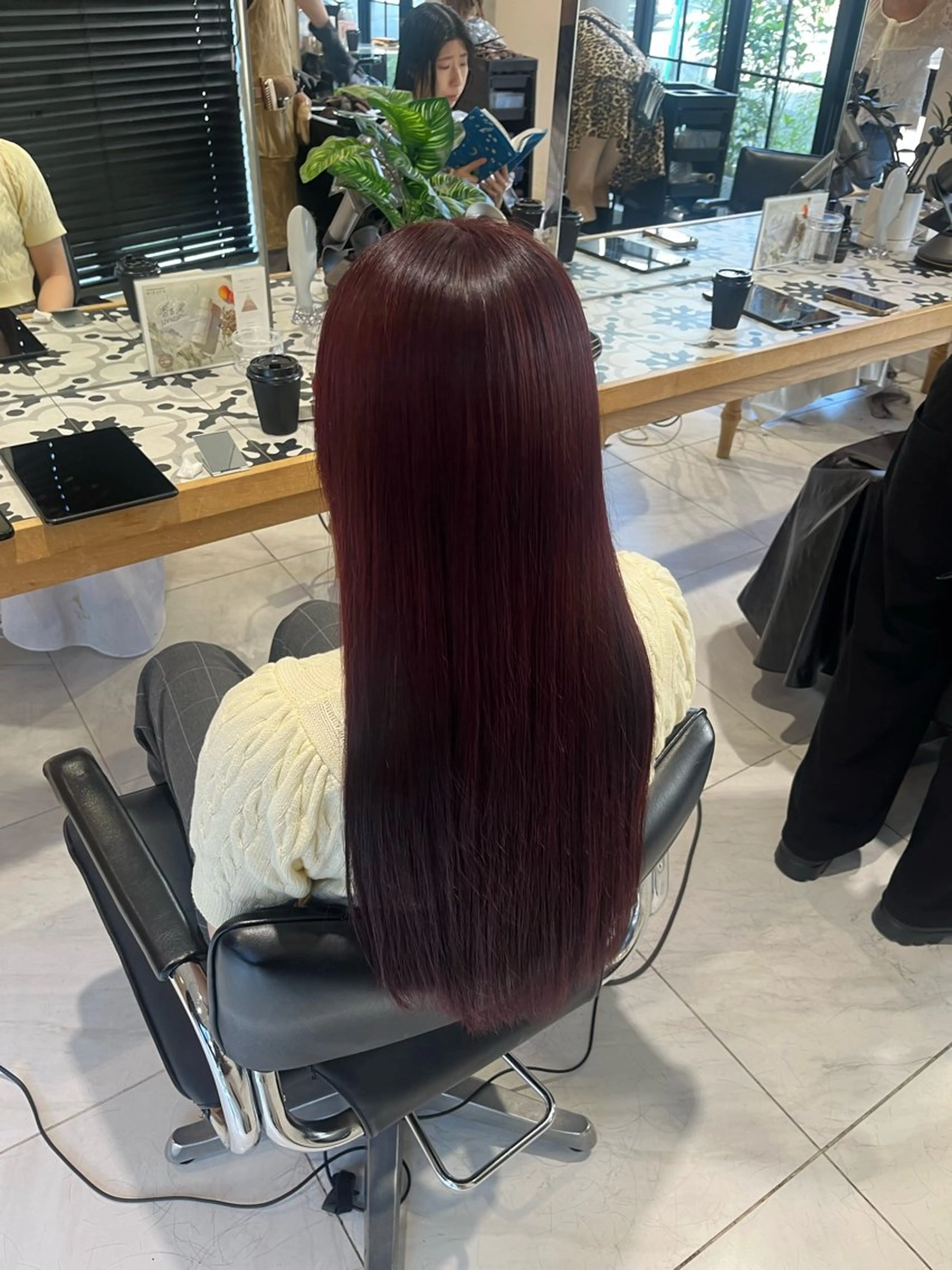 ロング カラー レッドカラー ヘアカラー トリートメント ナミ🩶暗髪/暖色 ❤️/透明感/縮毛のヘアスタイル