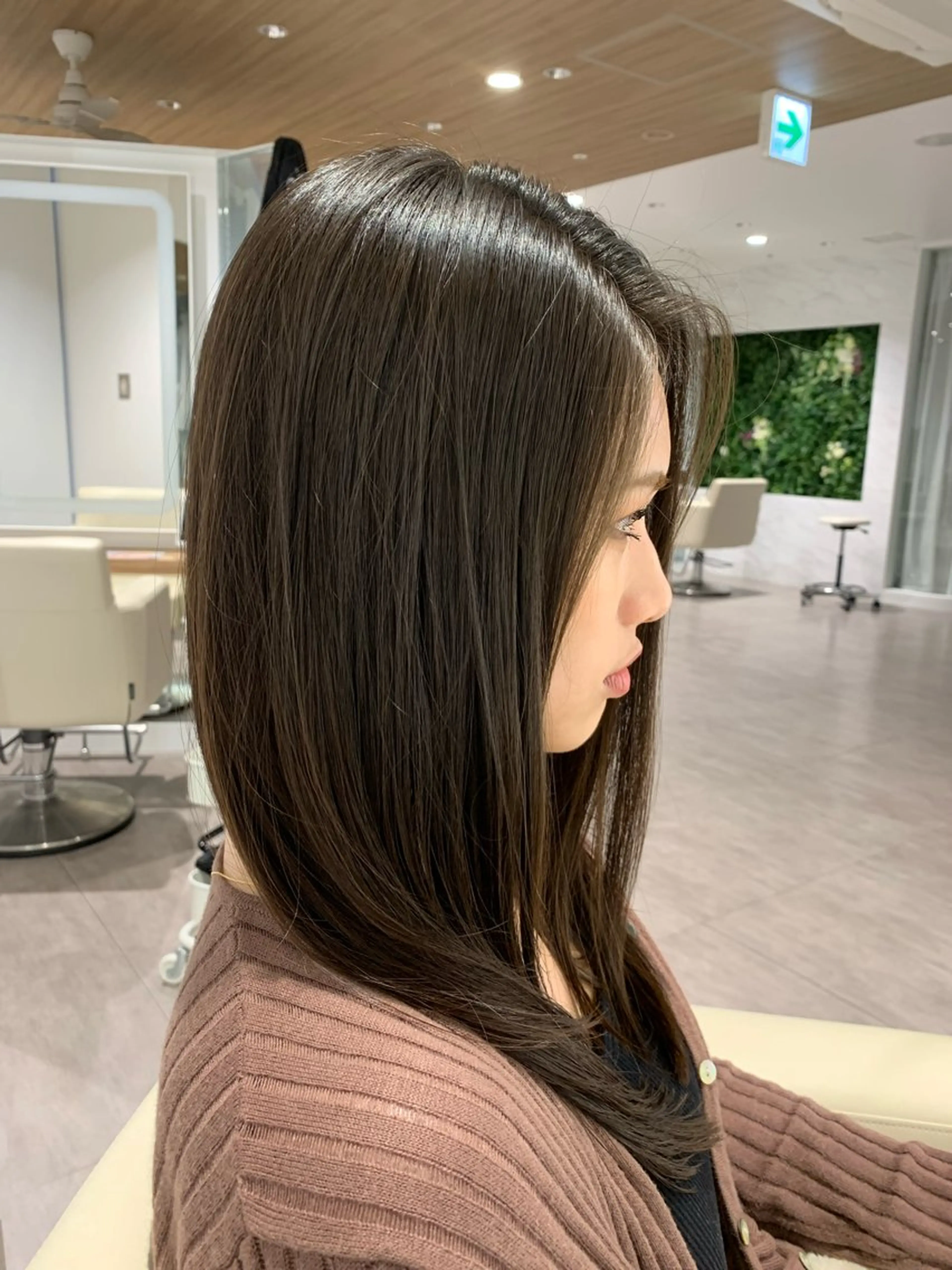 今流行りのレイヤースタイルなどを対象に熟年スタイリストも一緒に着いてより良いスタイルを提案します！！の写真