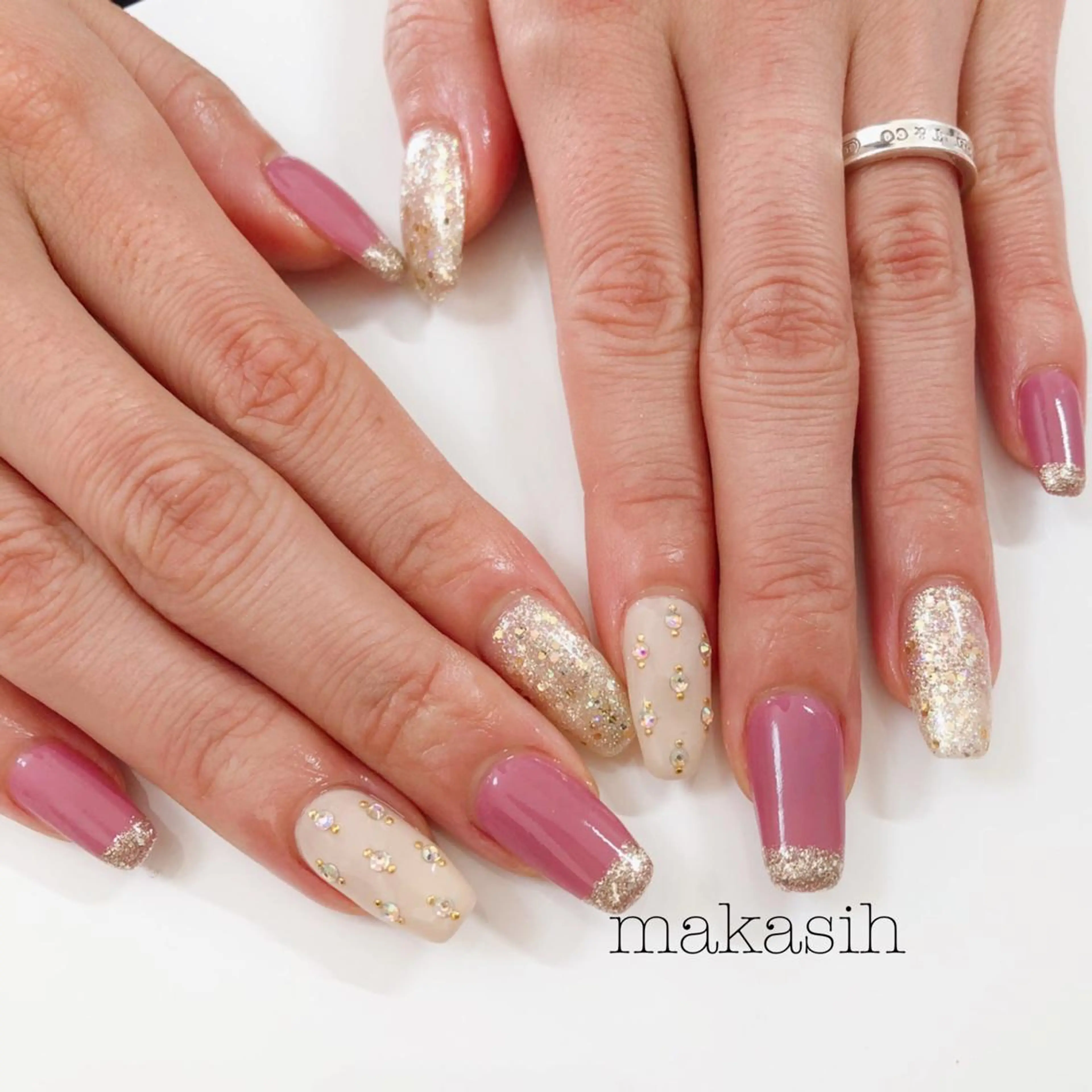 ネイル キラキラネイル ピンク 濱田 美菜子のエステ・リラクイメージ