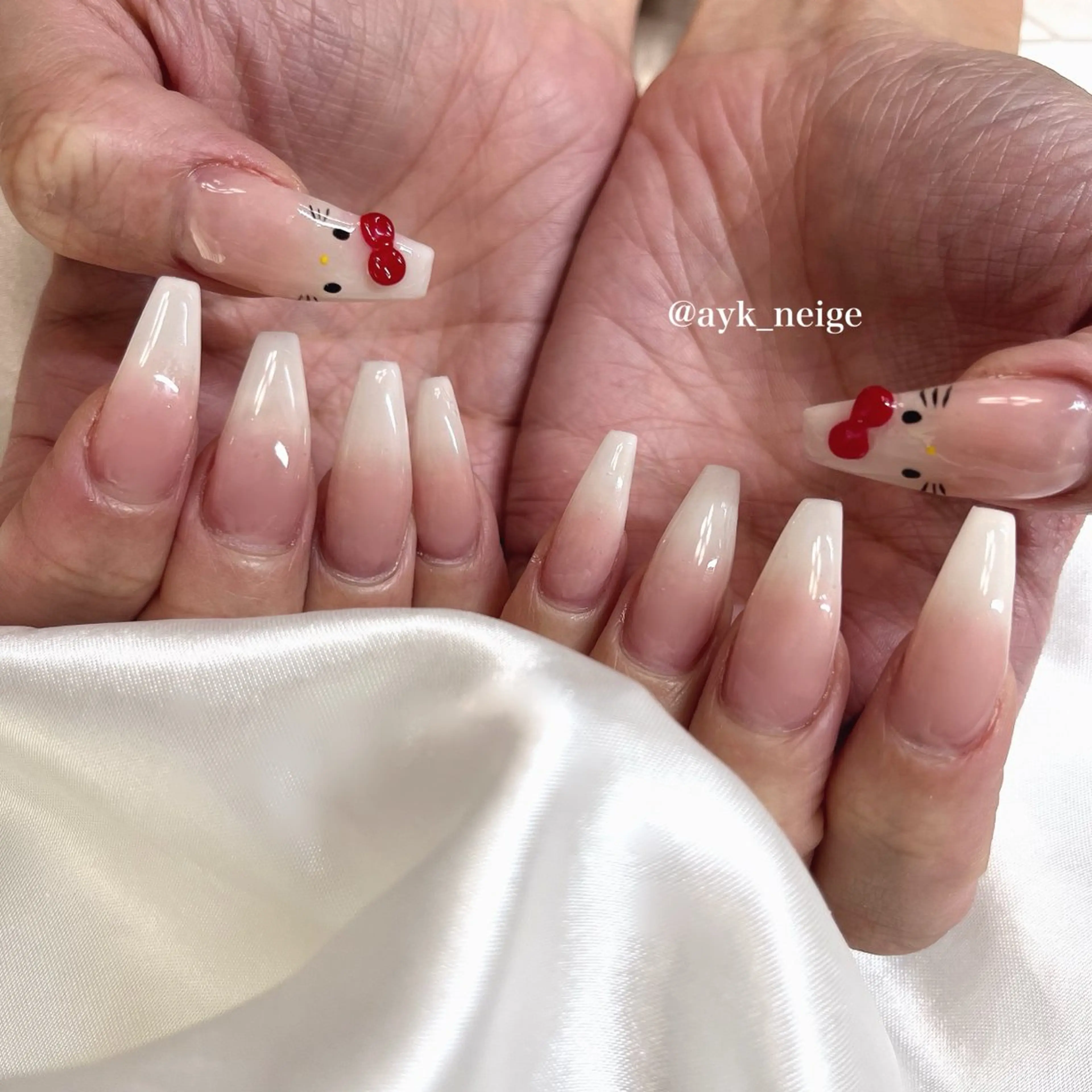 ネイル フットネイル キラキラネイル 韓国ネイル リボン シンプルネイル n'eige nail所属・大谷 綾香のネイルデザイン