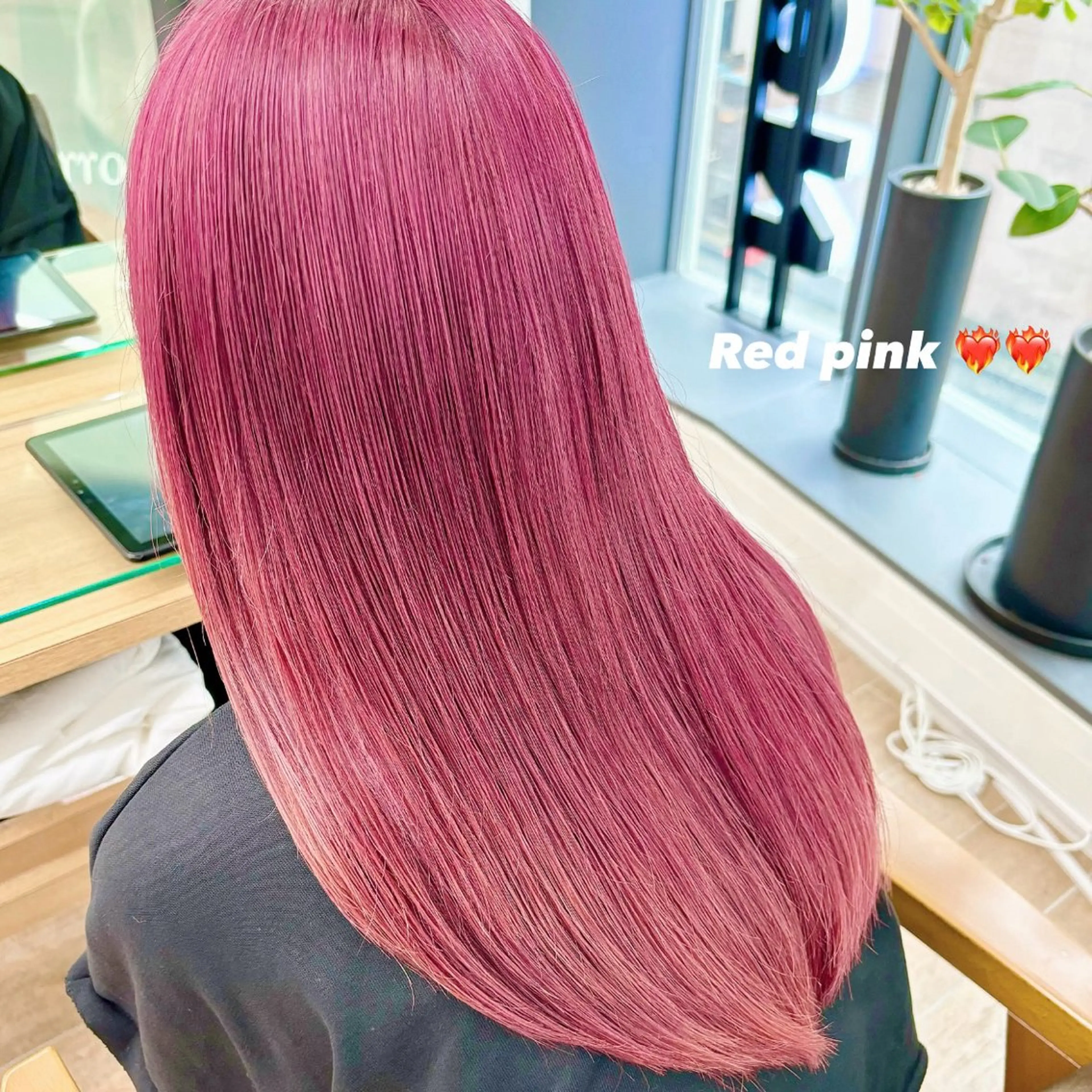 カラー ハイトーンカラー ピンクカラー レッドカラー ウルフカット/ mayo🌛🌀のヘアスタイル