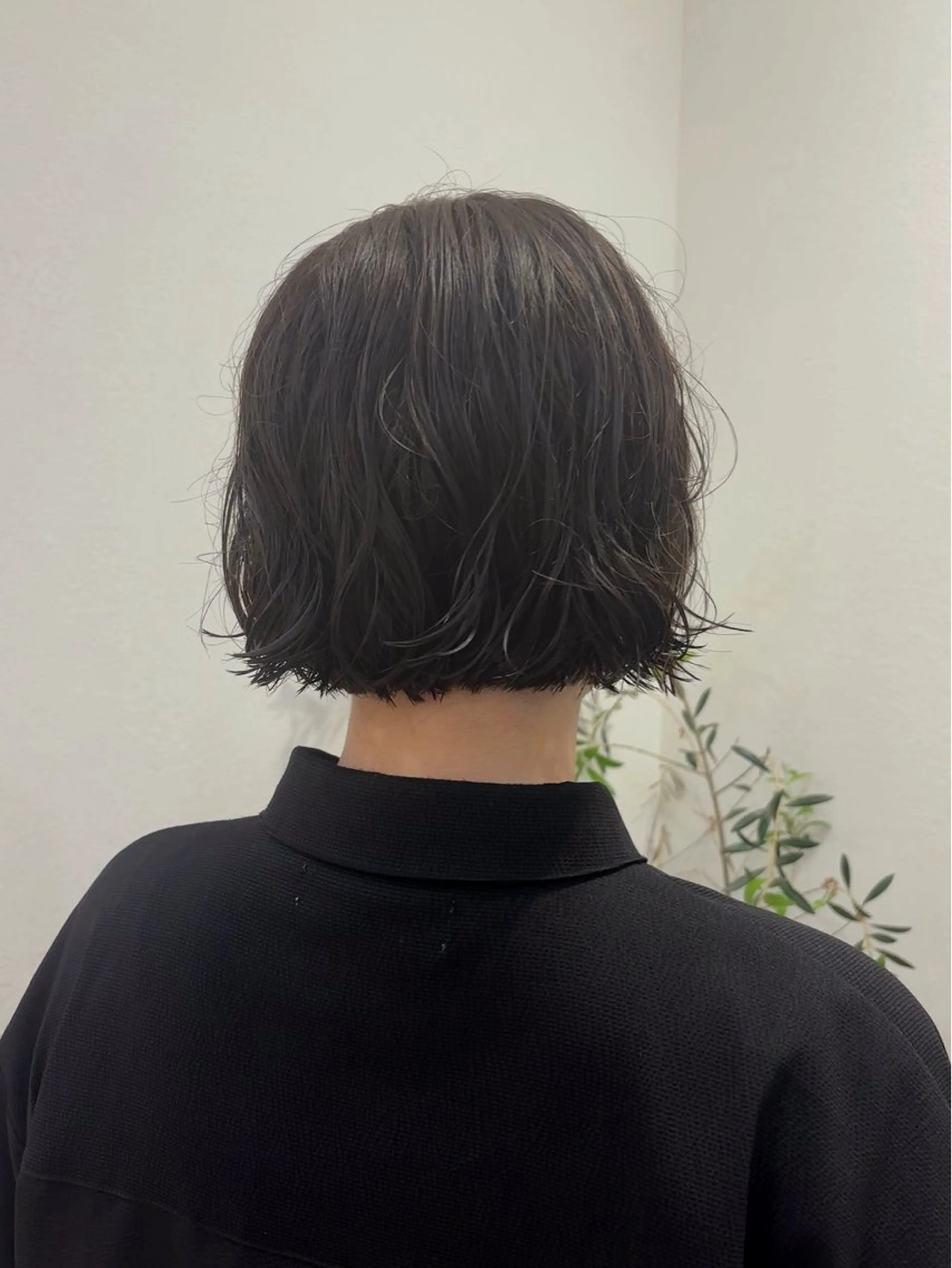 ショート カラー anna/ラフパーマ /くすみベージュのヘアスタイル