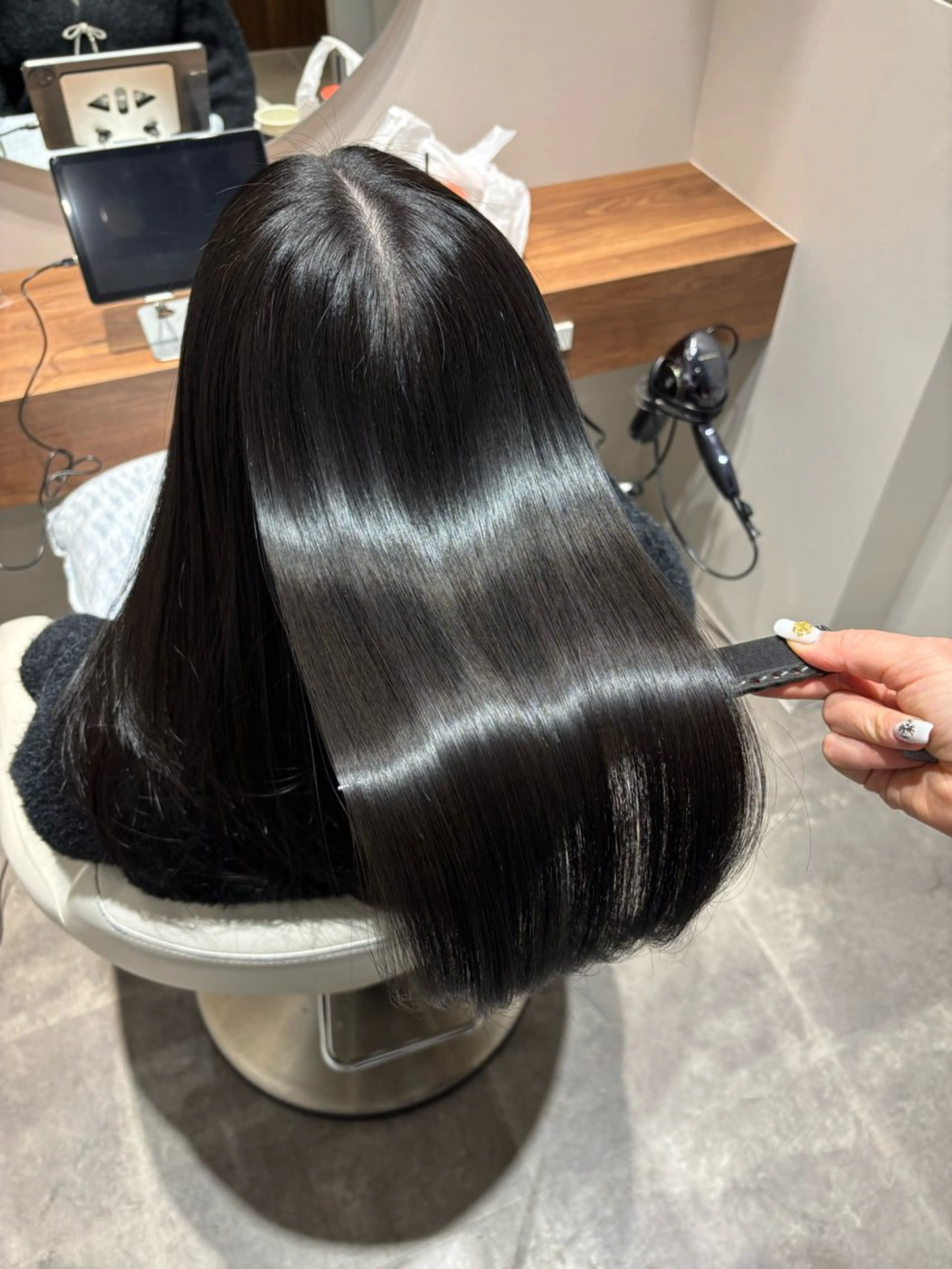 セミロング カット ヘアカラー トリートメント 美髪ヘア 🤍erikaのヘアスタイル