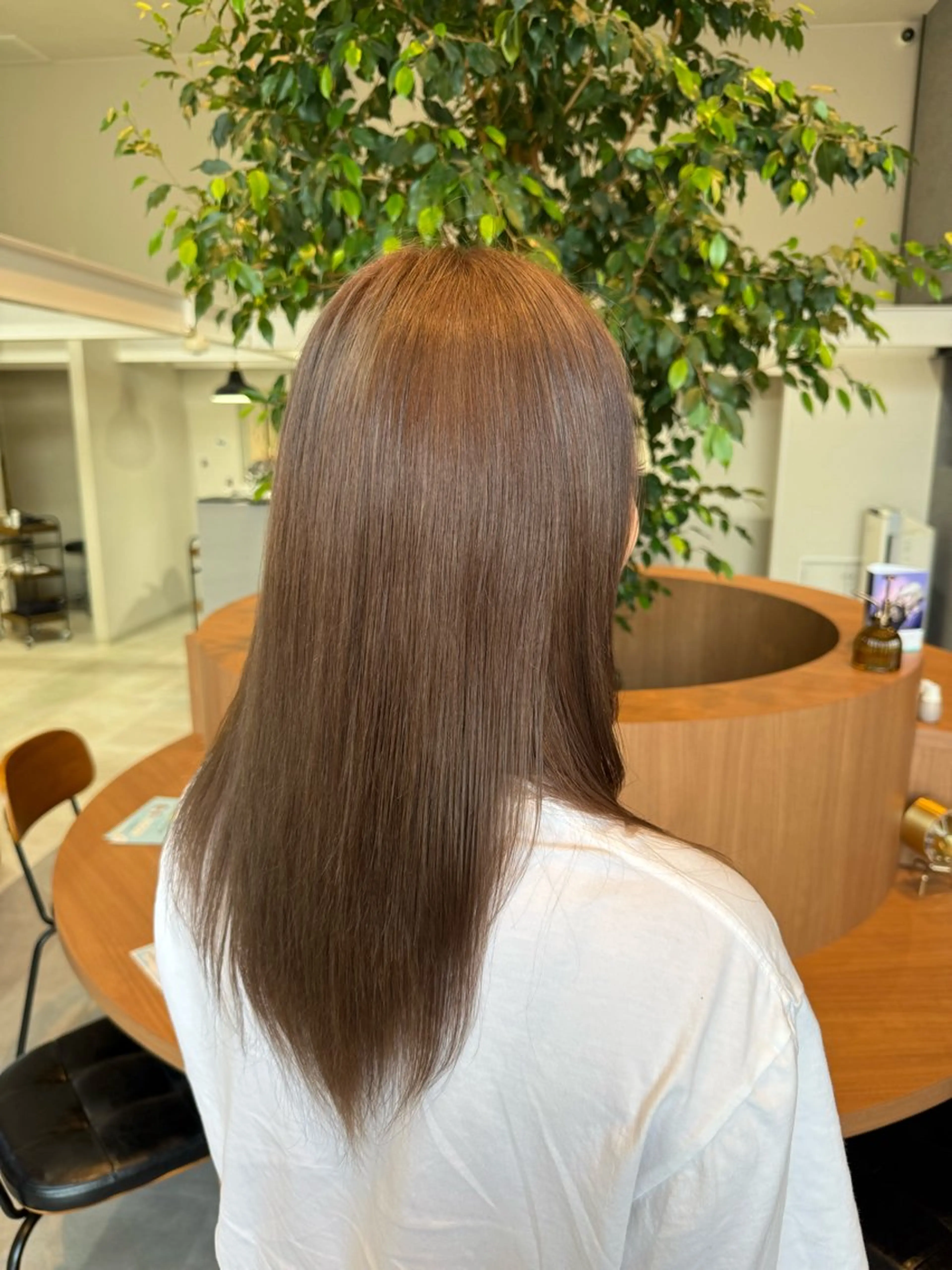 ロング カラー ベージュカラー ミルクティーベージュ ヘアカラー ayaka |トレンドヘアのヘアスタイル