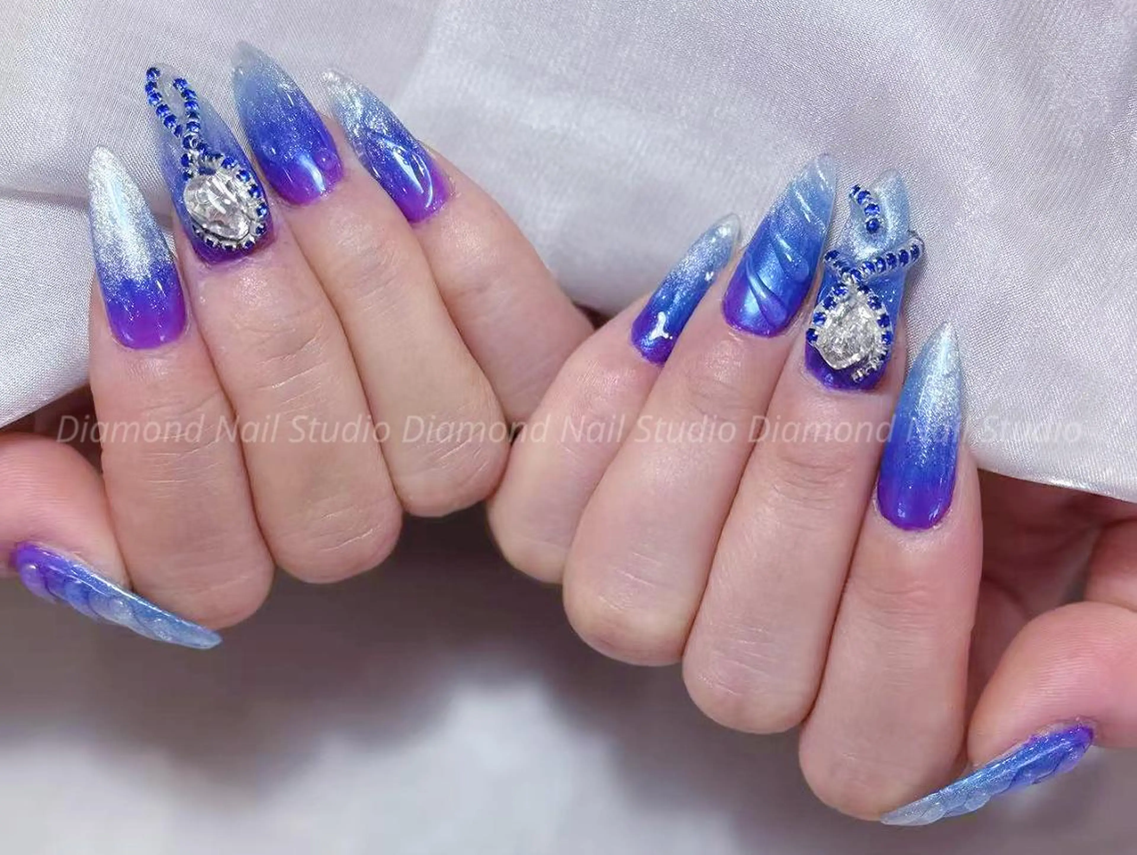 ネイル アートネイル オーロラネイル フラッシュネイル ガーリー キラキラネイル ハンドネイル DIAMOND NailStudioのネイルデザイン