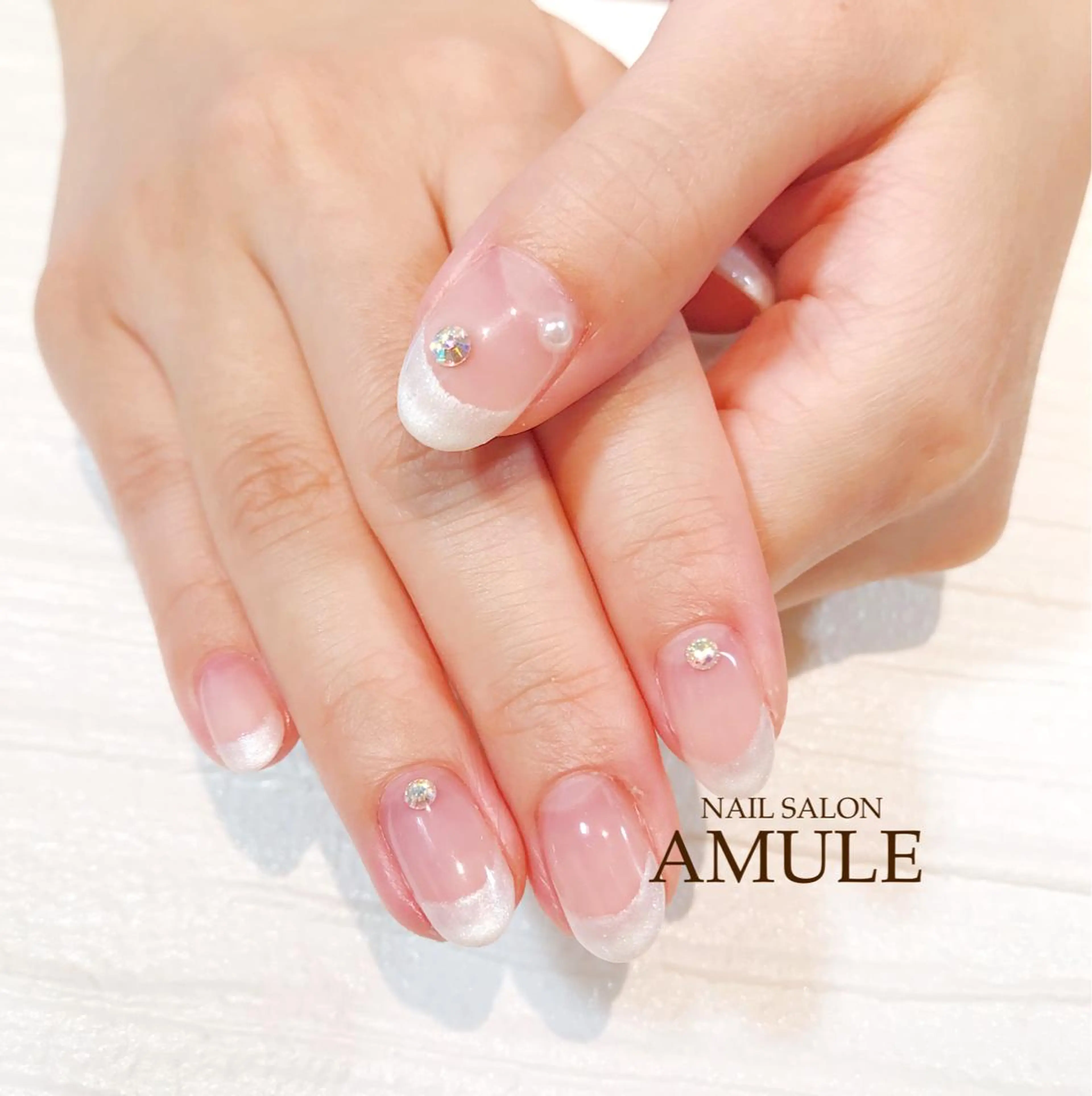 ネイル フレンチネイル ストーンネイル NAILSALON AMULEのネイルデザイン