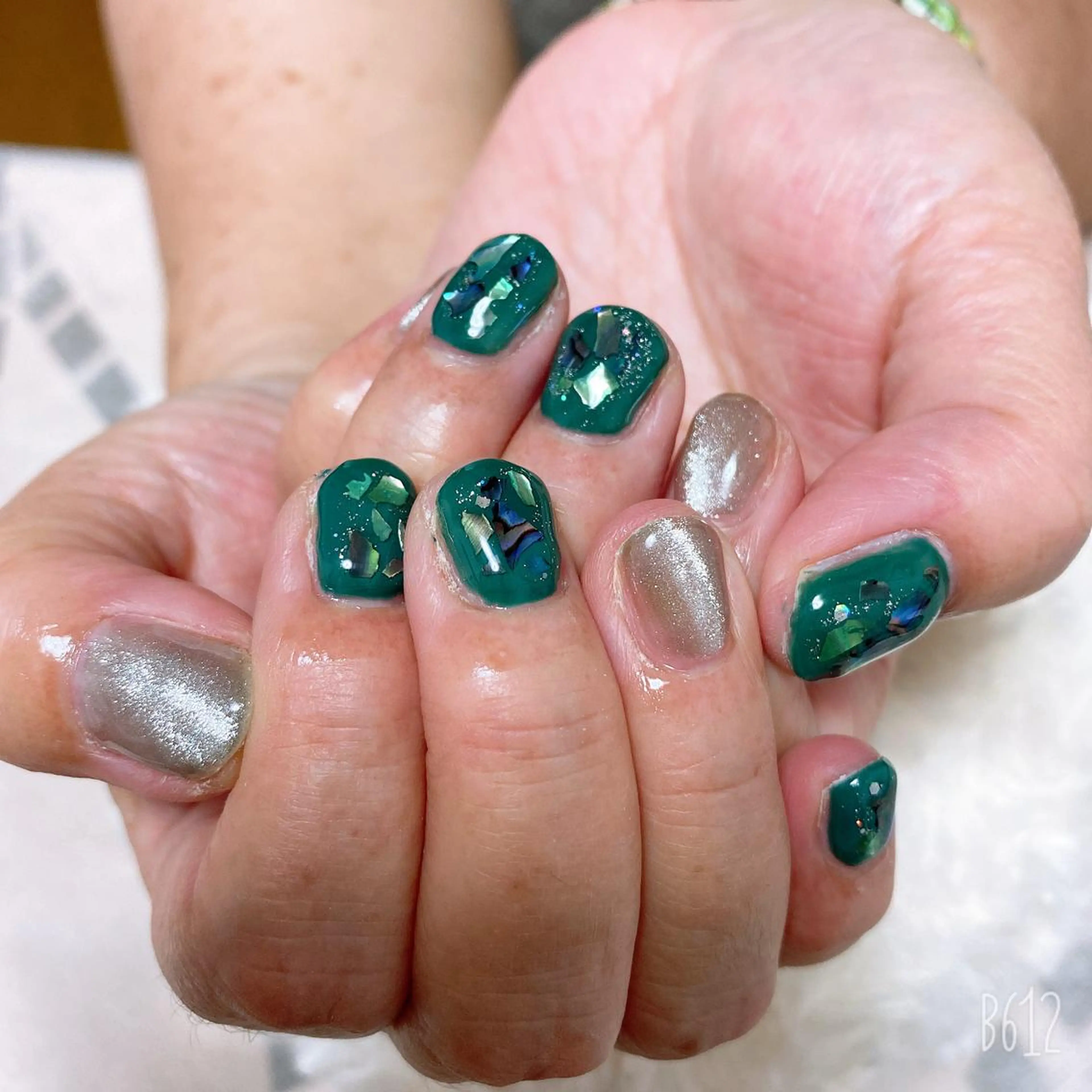 ネイル The Best Beauty受付担当のヘアスタイル