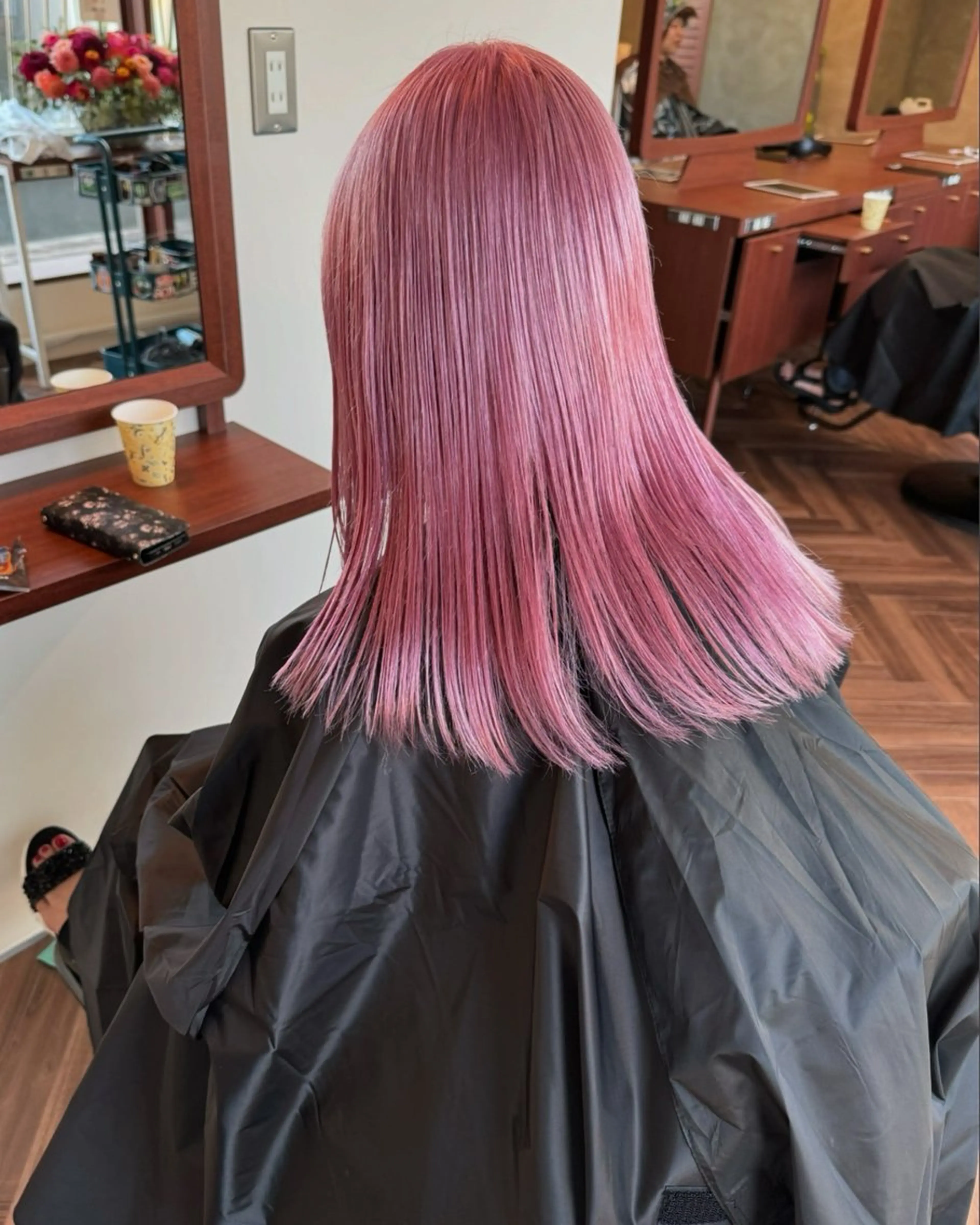 ミディアム カラー アッシュ アッシュブラウン ブリーチ ブラウンカラー ケアブリーチ ヘアカラー トリートメント ヘアセット レイヤー専門家 ダブルカラー修のヘアスタイル