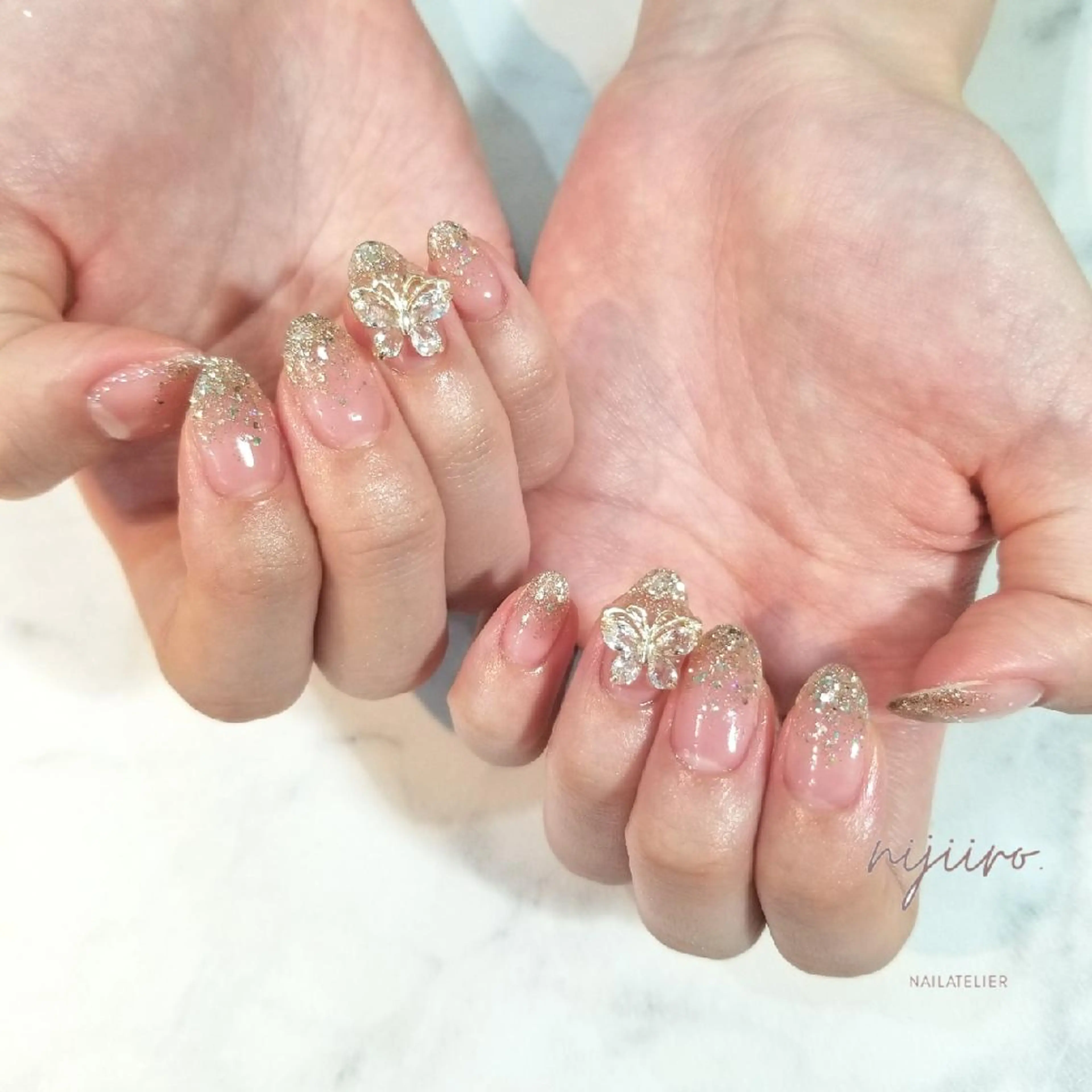 ネイル フラッシュネイル ラメ(グリッター) ラメグラデーション ハンドネイル nailatelier nijiiro.所属・nijiiro🌈 サトウのネイルデザイン