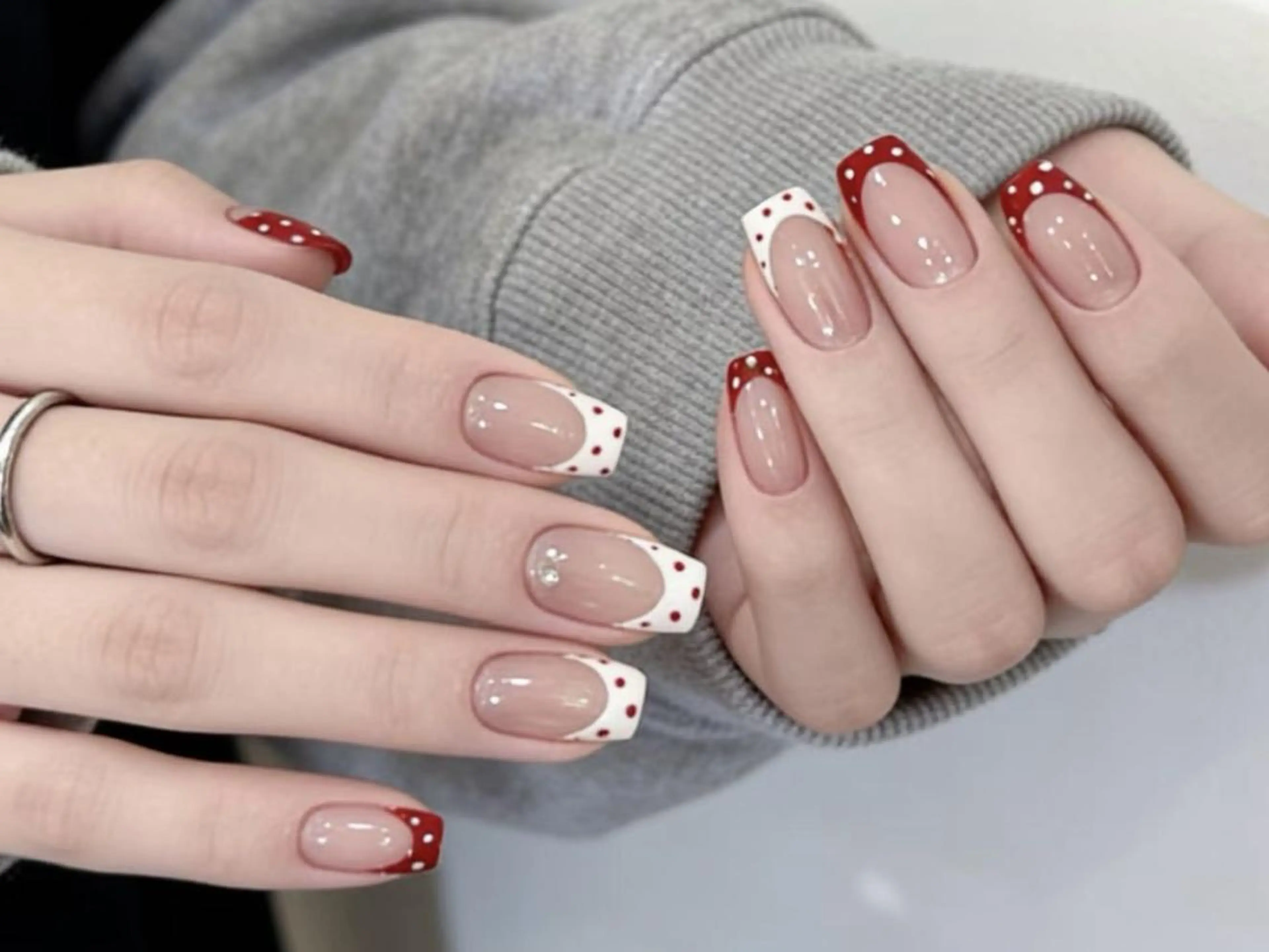 ネイル カジュアル ドット フレンチネイル ジェルネイル ホログラムネイル ハンドネイル ハンドケア Feliz nailのネイルデザイン