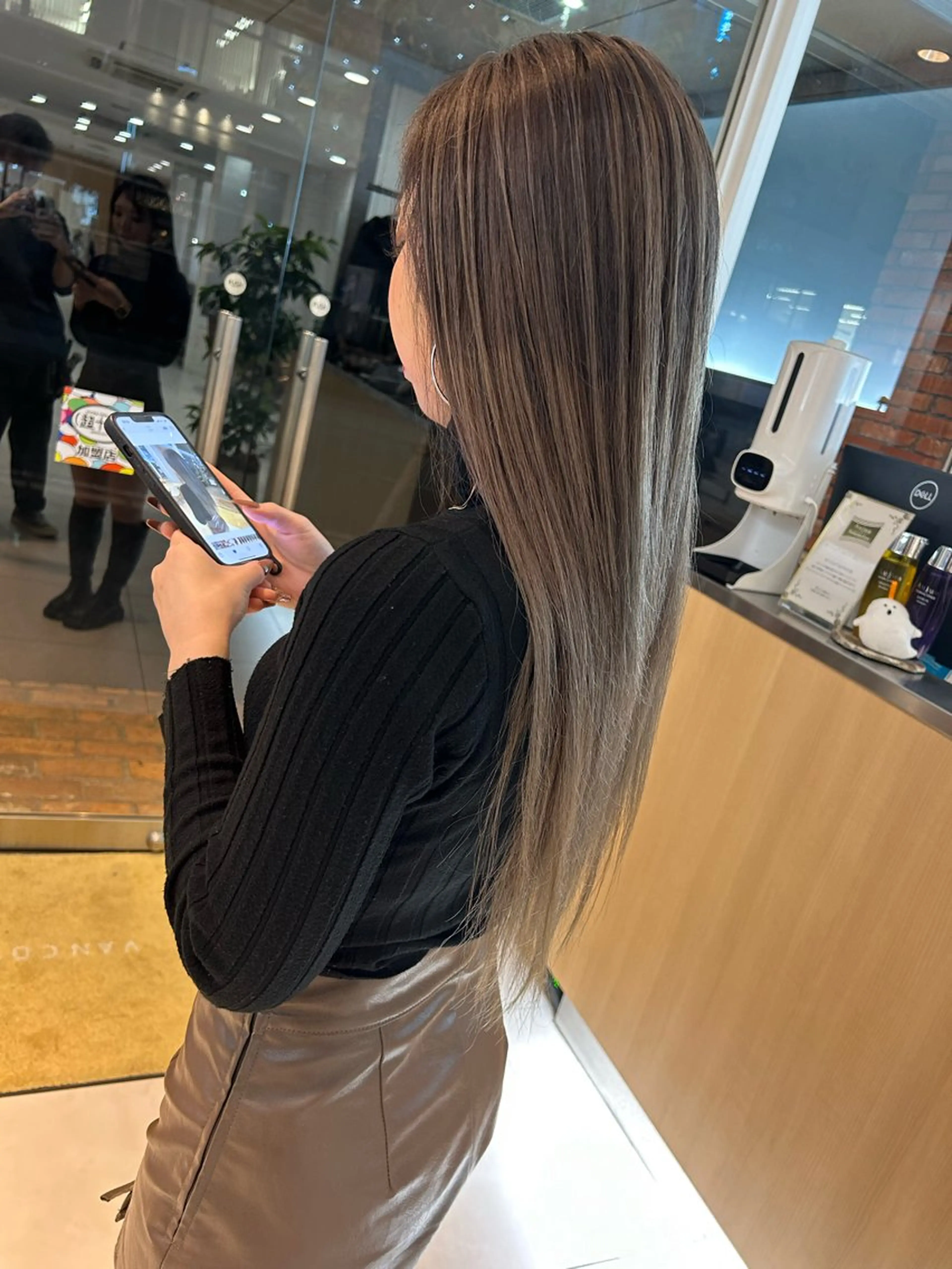 ロング カラー バレイヤージュ グレージュ レイヤーカット ヘアカラー 🍀透明感抜群🍀/ ハイトーンカラーのヘアスタイル