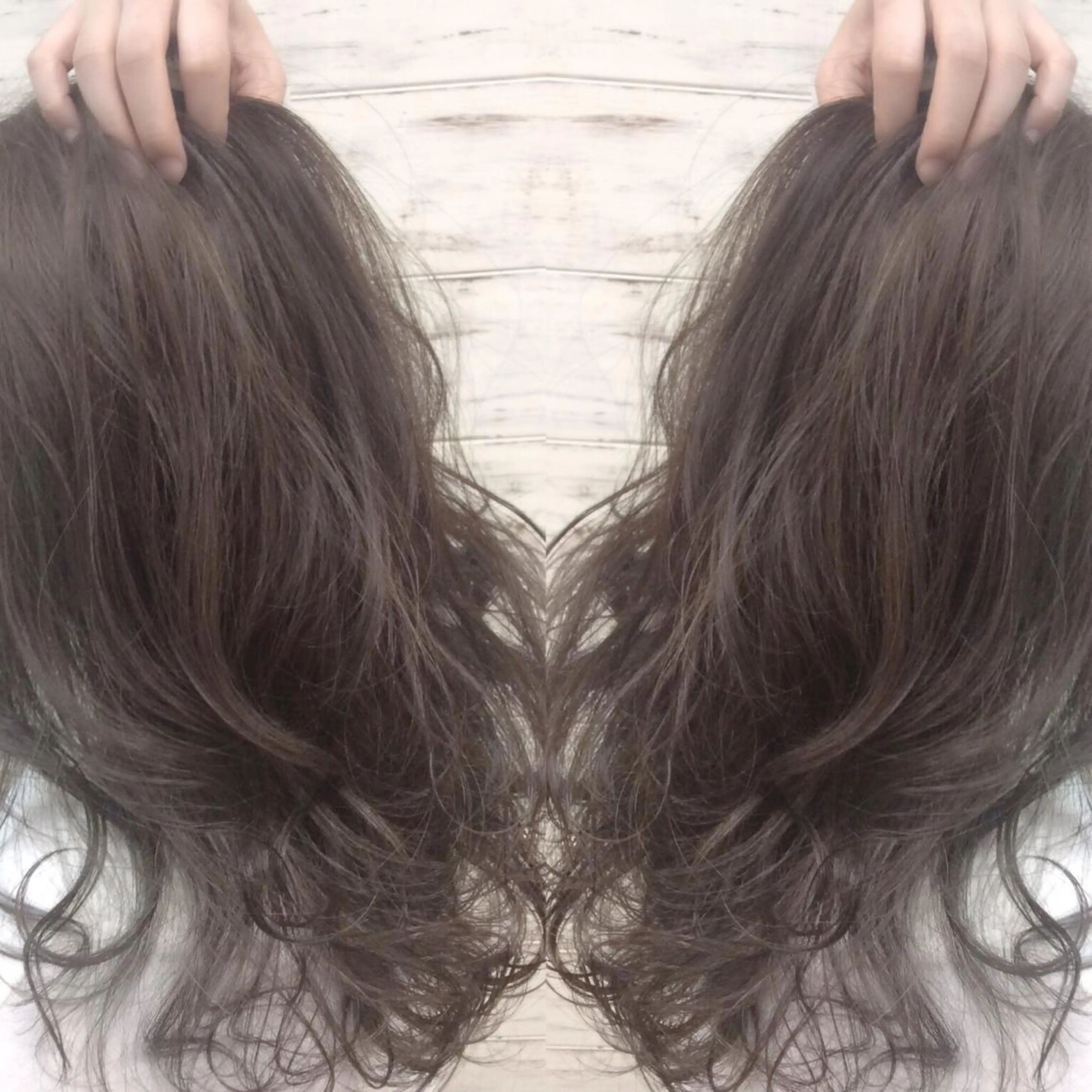 ミディアム カラー ブリーチ 透明感カラー フォギーグレージュ グレージュ ハイトーンカラー 日比 貴大/ minim hairのヘアスタイル