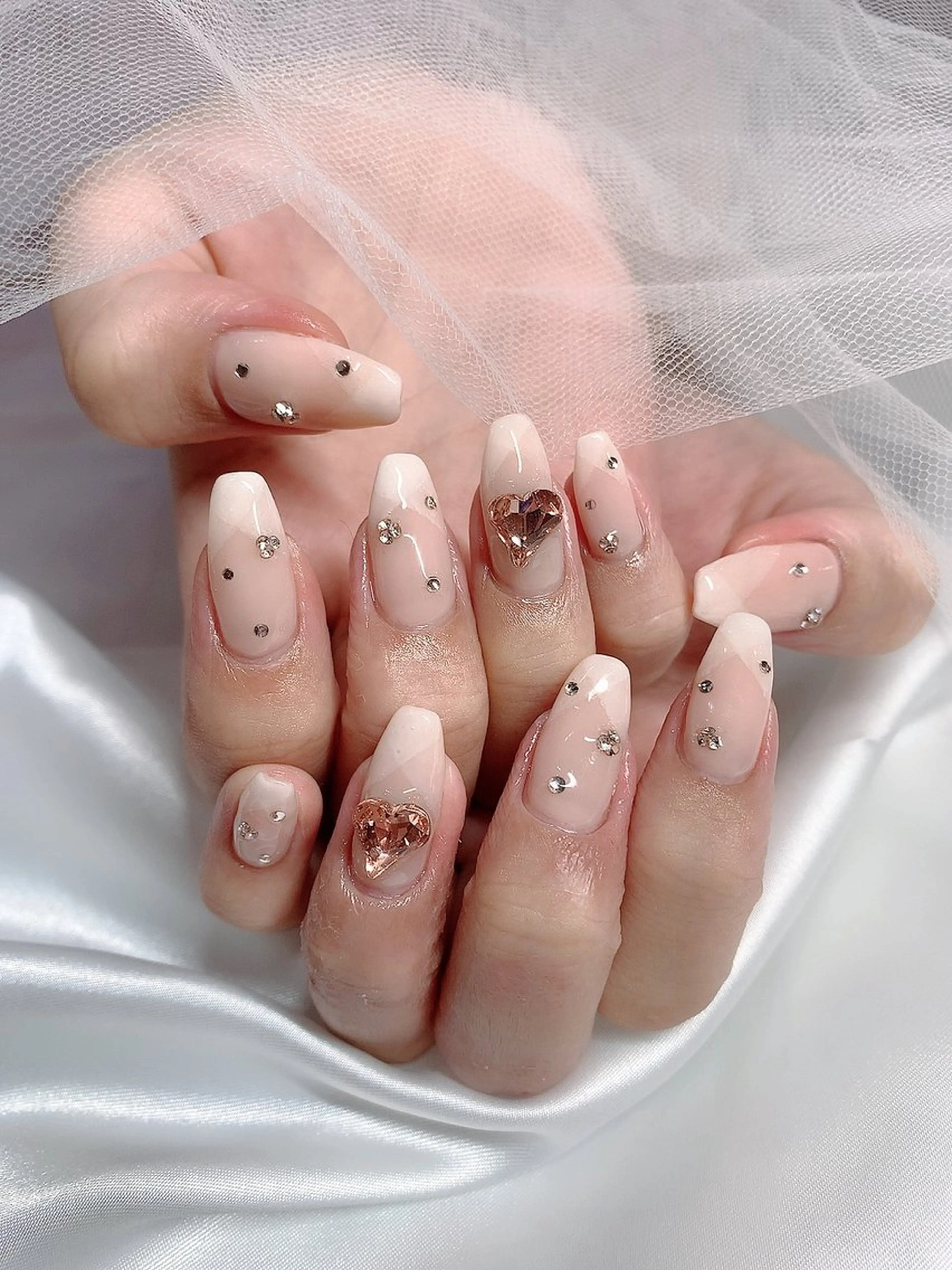 ネイル キラキラネイル 韓国ネイル 持ち込み ストーンネイル ワンホンネイル シェアサロンLei.g(レイジー)所属・3Dアートネイル💗 都築レナのネイルデザイン