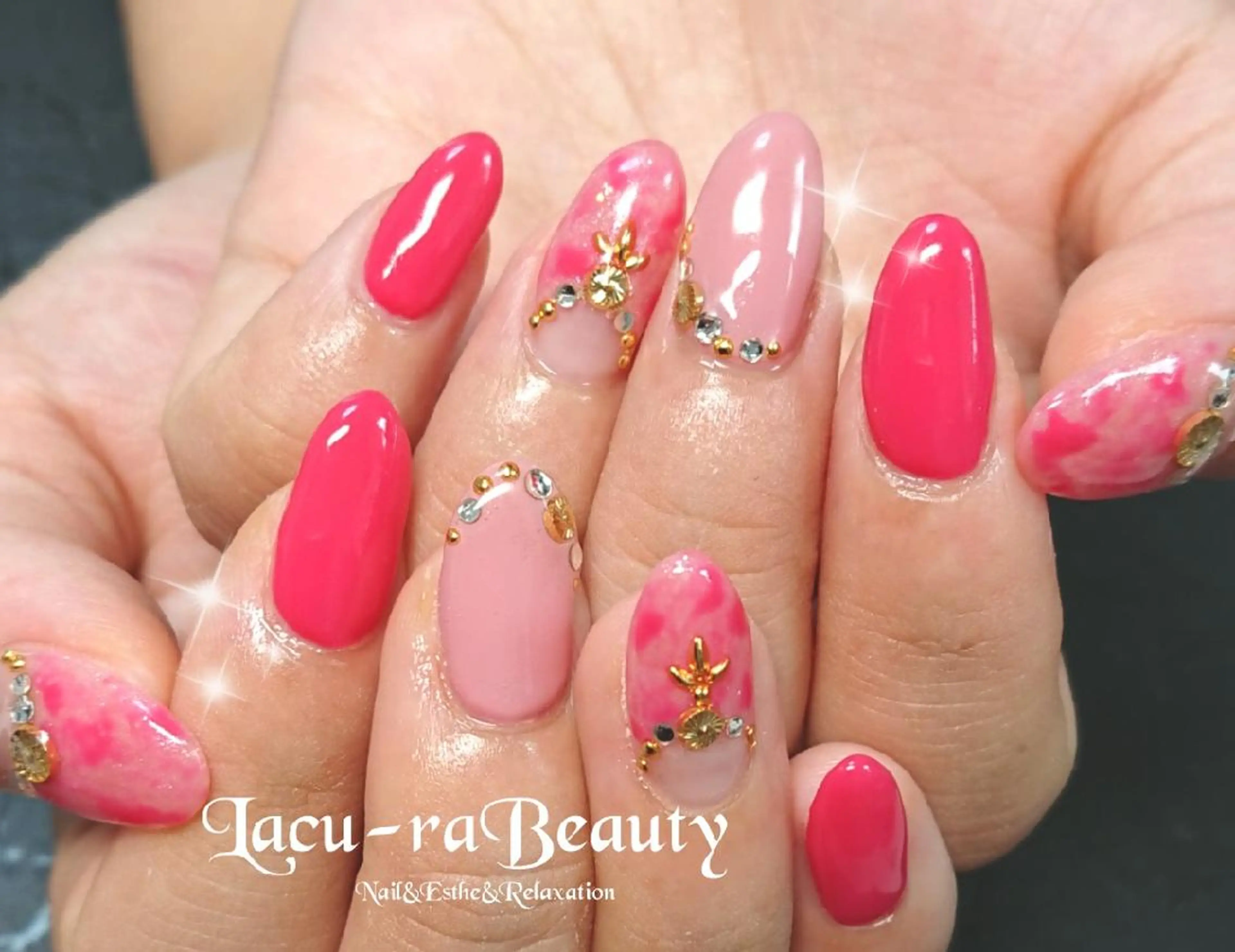 ネイル 持ち込み 小顔と腸の専門店 ラクーラビューティのエステ・リラクイメージ