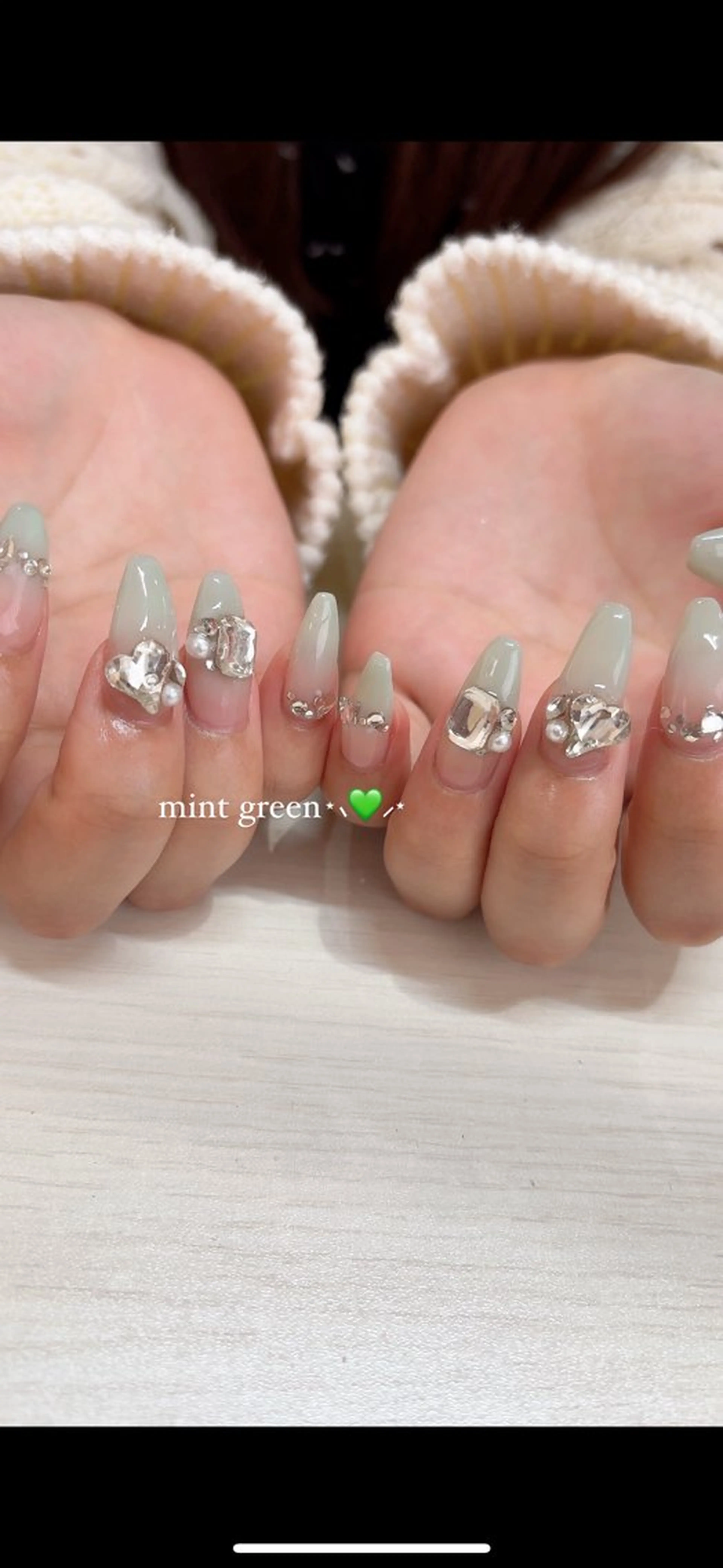 ネイル グリーン キラキラネイル ハンドネイル beautiful meみくのネイルデザイン