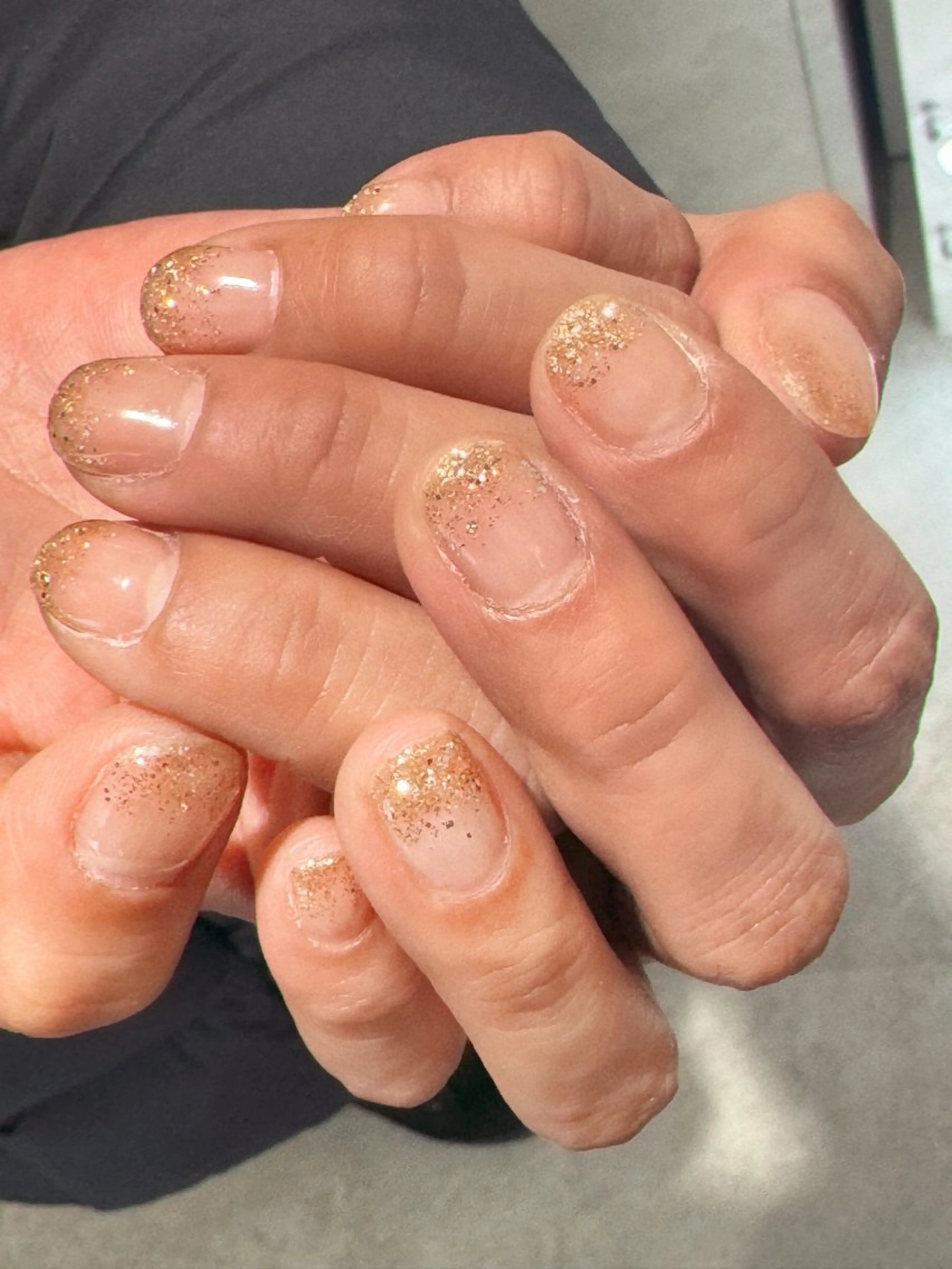 ネイル ゴールド グラデーション ラメ(グリッター) ラメグラデーション m.grey beauty salon所属・吉田 菜摘のネイルデザイン