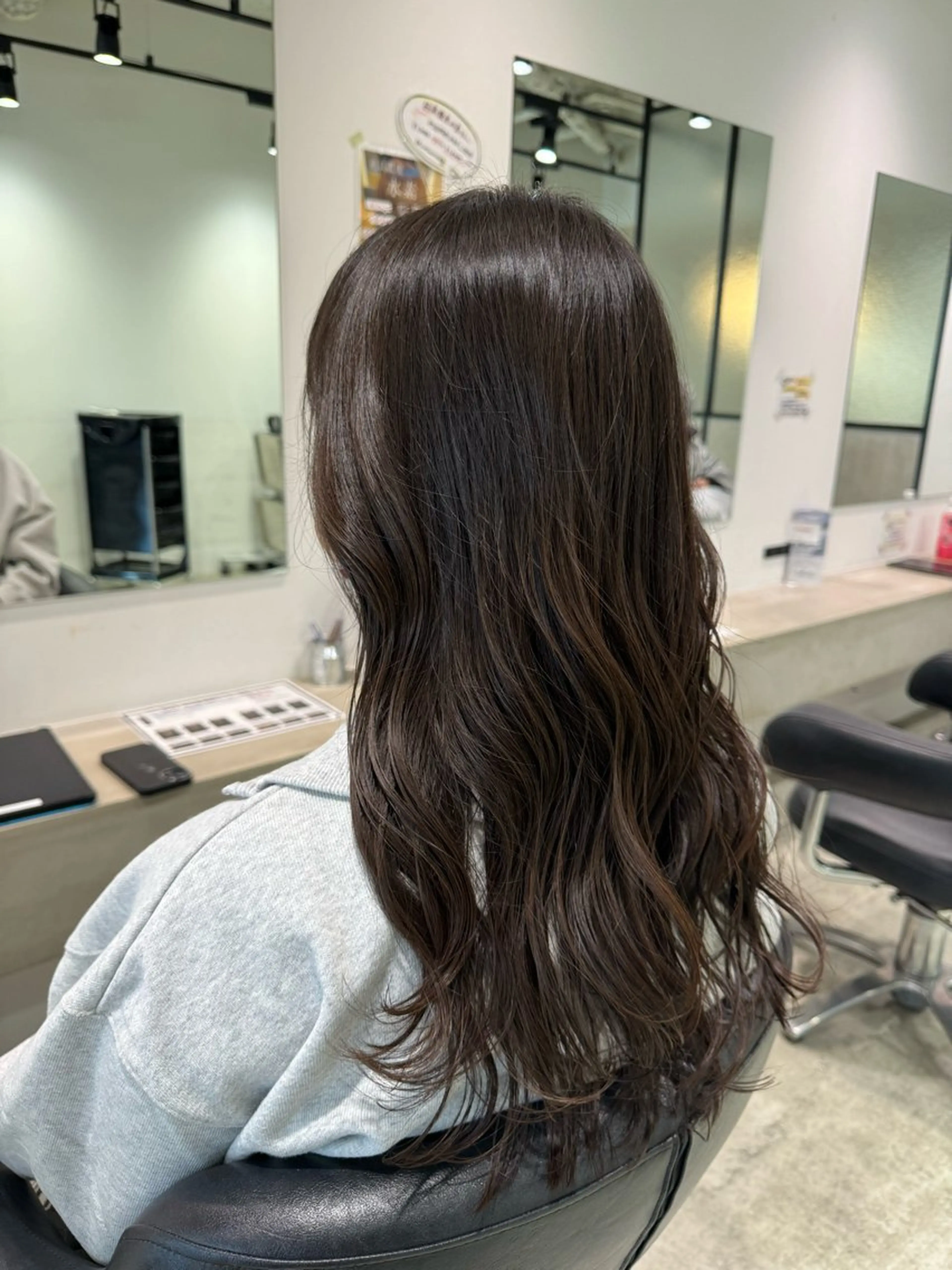 セミロング カラー ベージュカラー オリーブベージュ 顔周りカット レイヤーカット カット ヘアカラー トリートメント 神野 れなのヘアスタイル