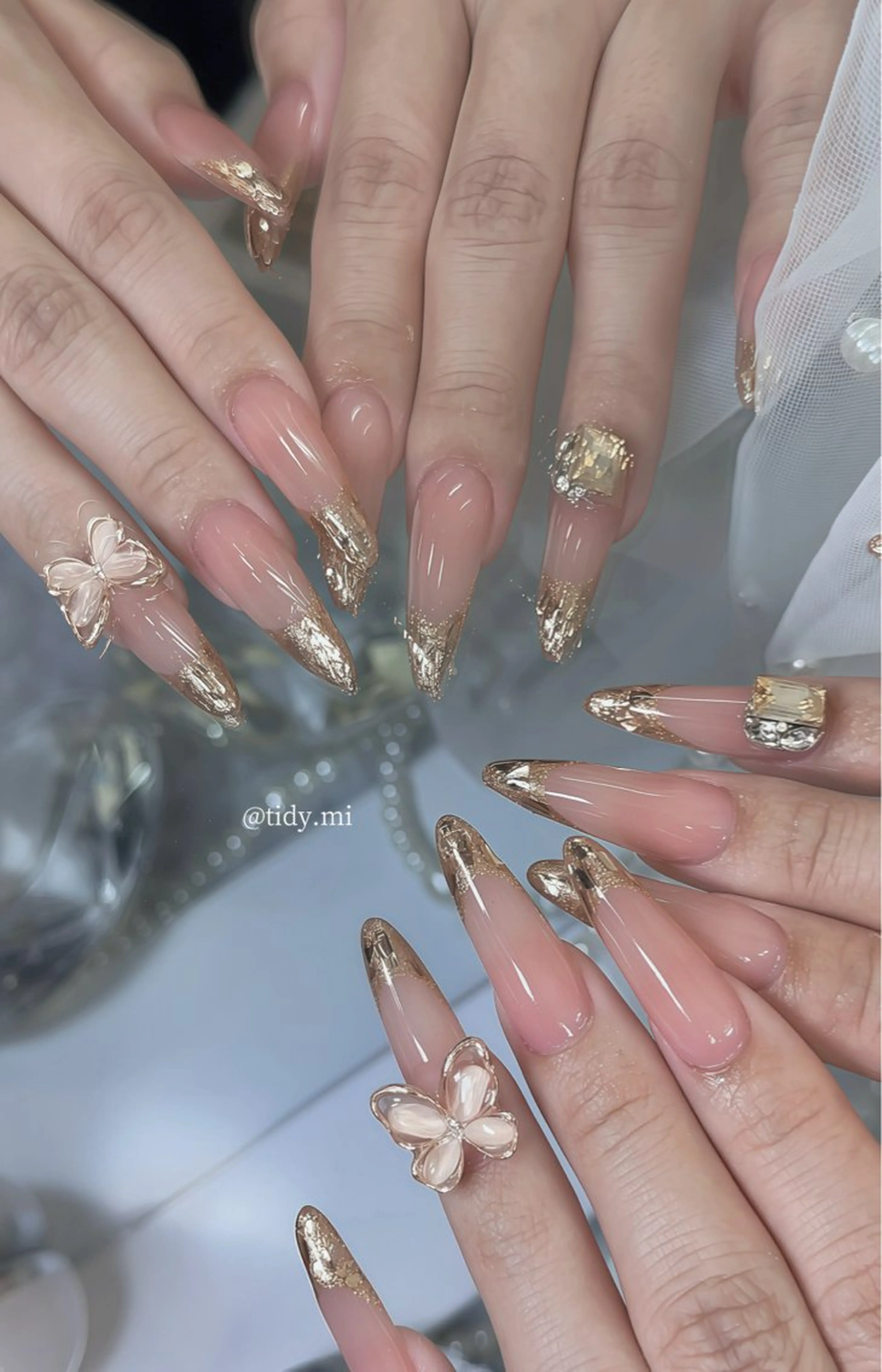 ネイル フットネイル ジェルネイル キラキラネイル 韓国ネイル マグネットネイル ハンドネイル TIDY .のネイルデザイン