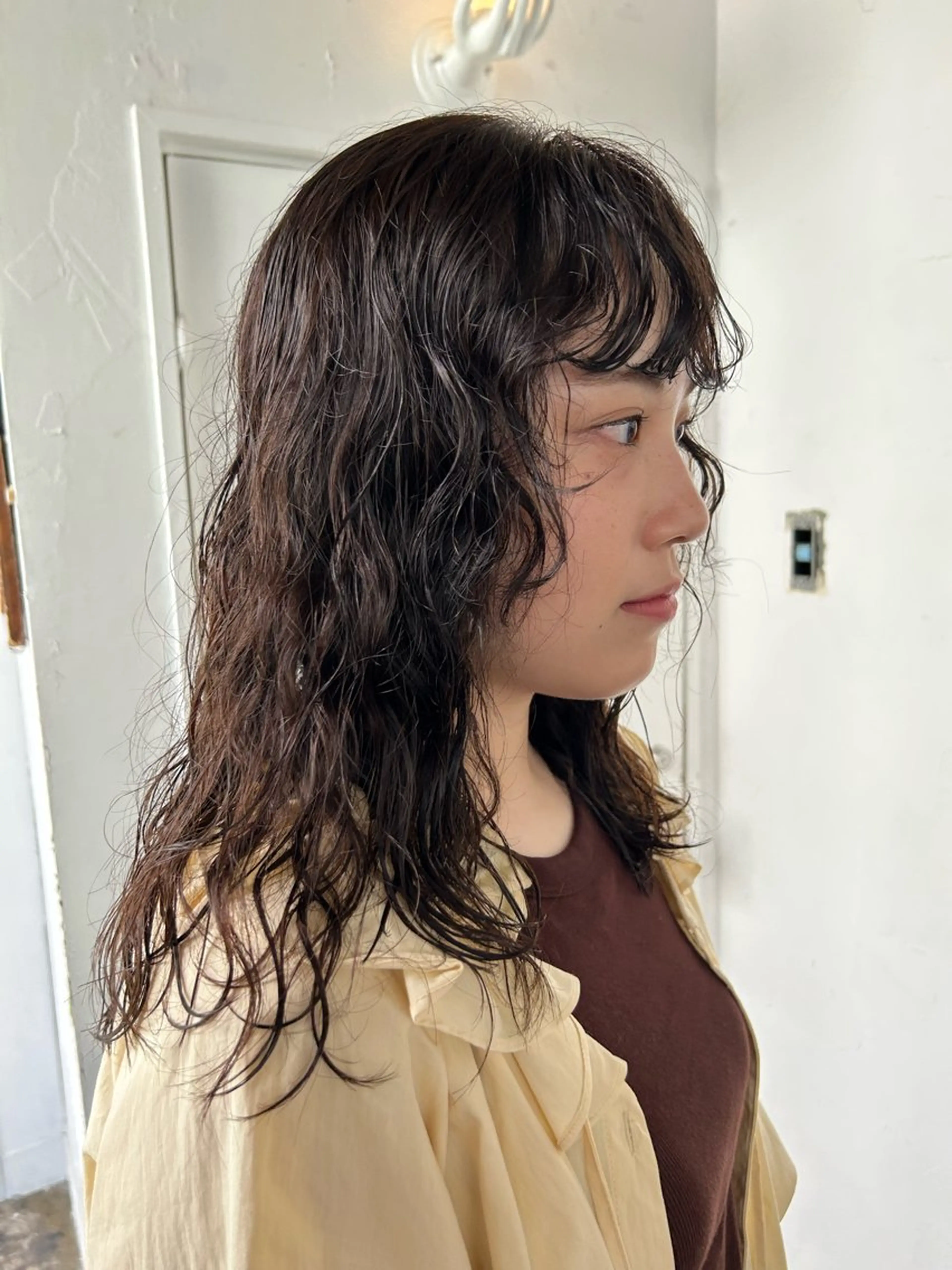 ロング カラー パーマ ブラウンカラー オリーブブラウン 顔まわりレイヤー 顔周りカット レイヤーカット カット ヘアカラー パーマ 小川真歩/パーマ /暖色オリーブのヘアスタイル