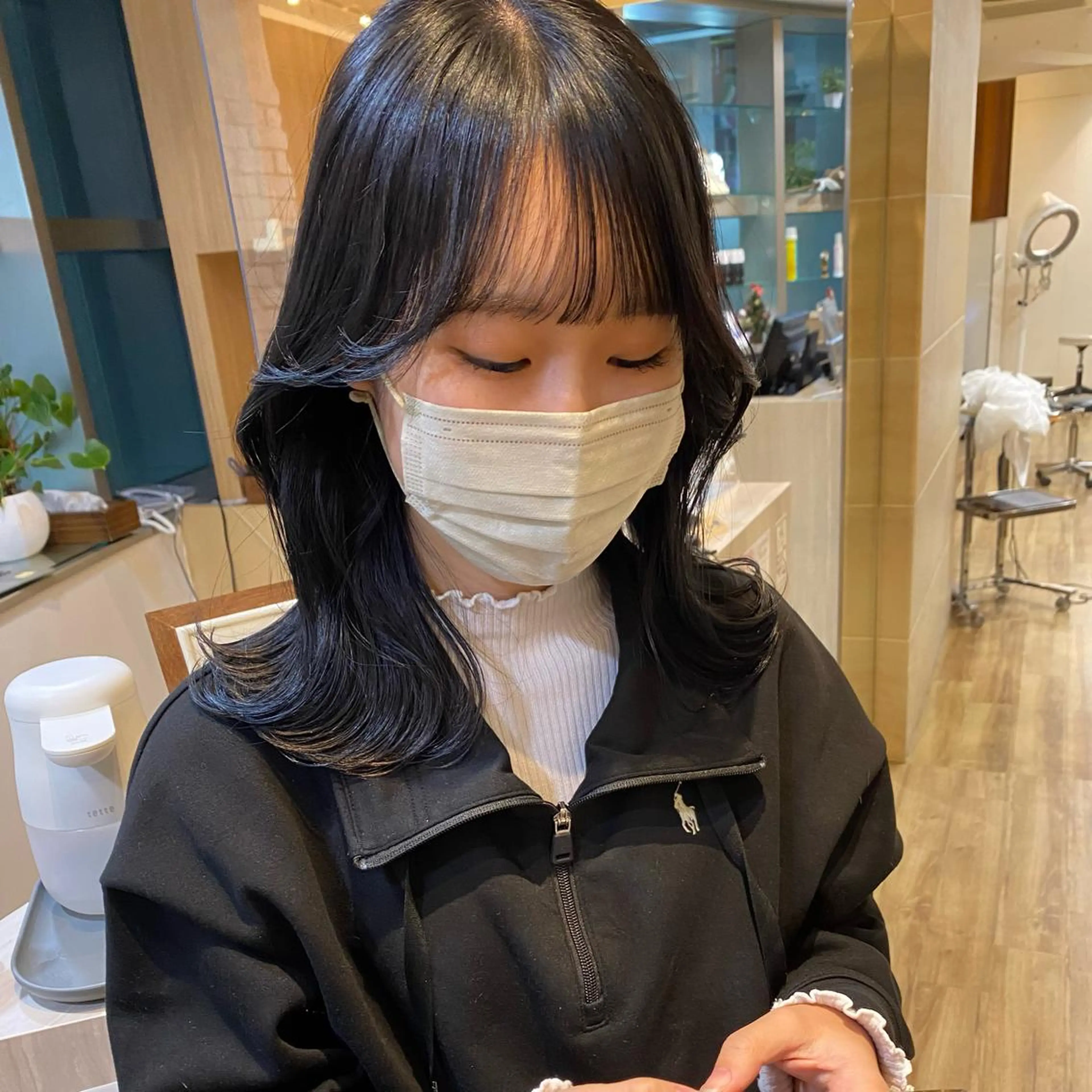 ミディアム カット ヘアカラー トリートメント レイヤーカット /透明感/千葉怜寿のヘアスタイル