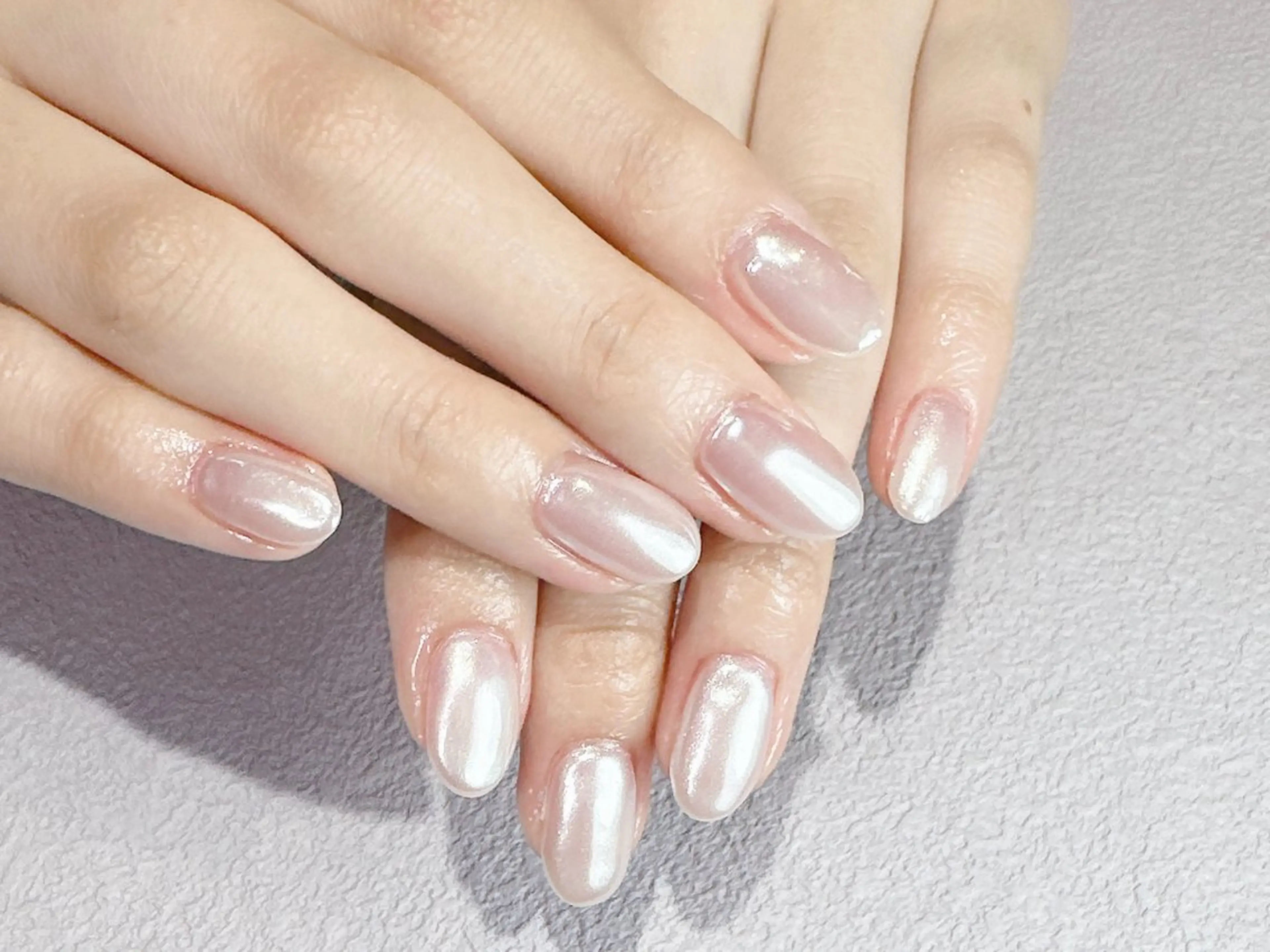 ネイル オーロラネイル ジェルネイル ニュアンスネイル オフィスネイル シンプルネイル ネイルサロン パールのネイルデザイン