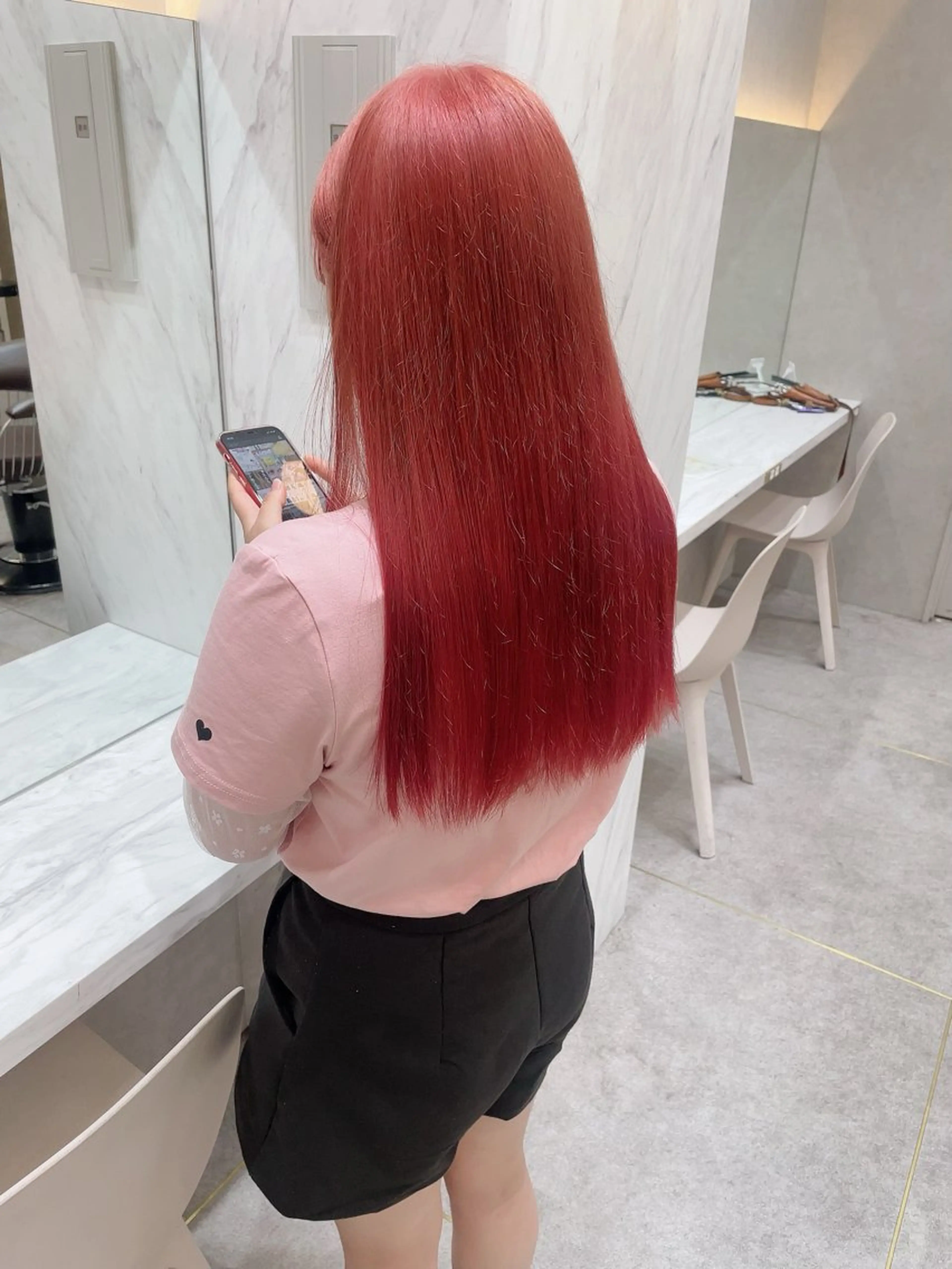 ロング カラー karin ボブハイトーンのヘアスタイル