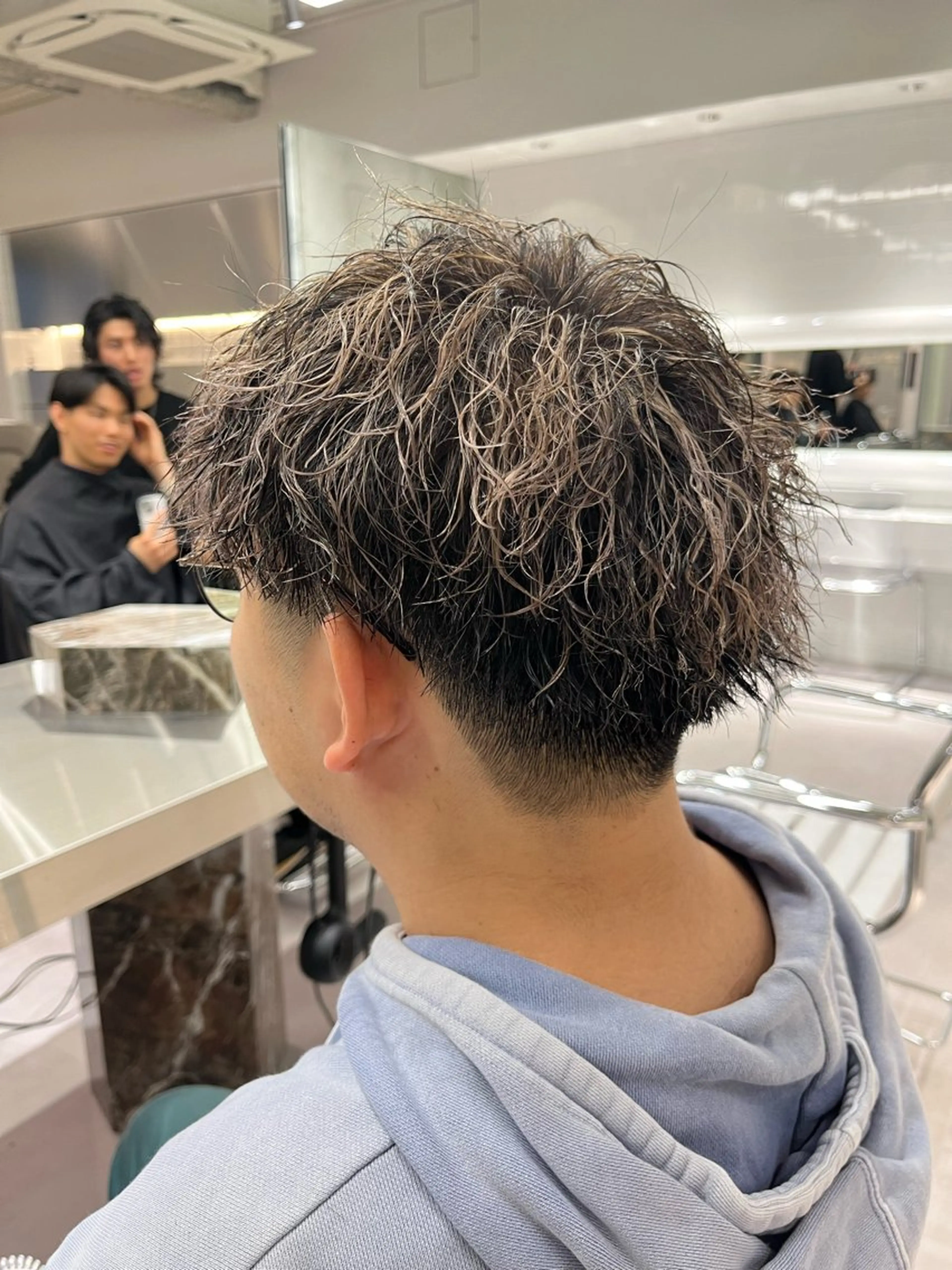 ショート カラー パーマ メンズ soen所属・⚡メンズパーマフ ェードカットTomyのヘアスタイル