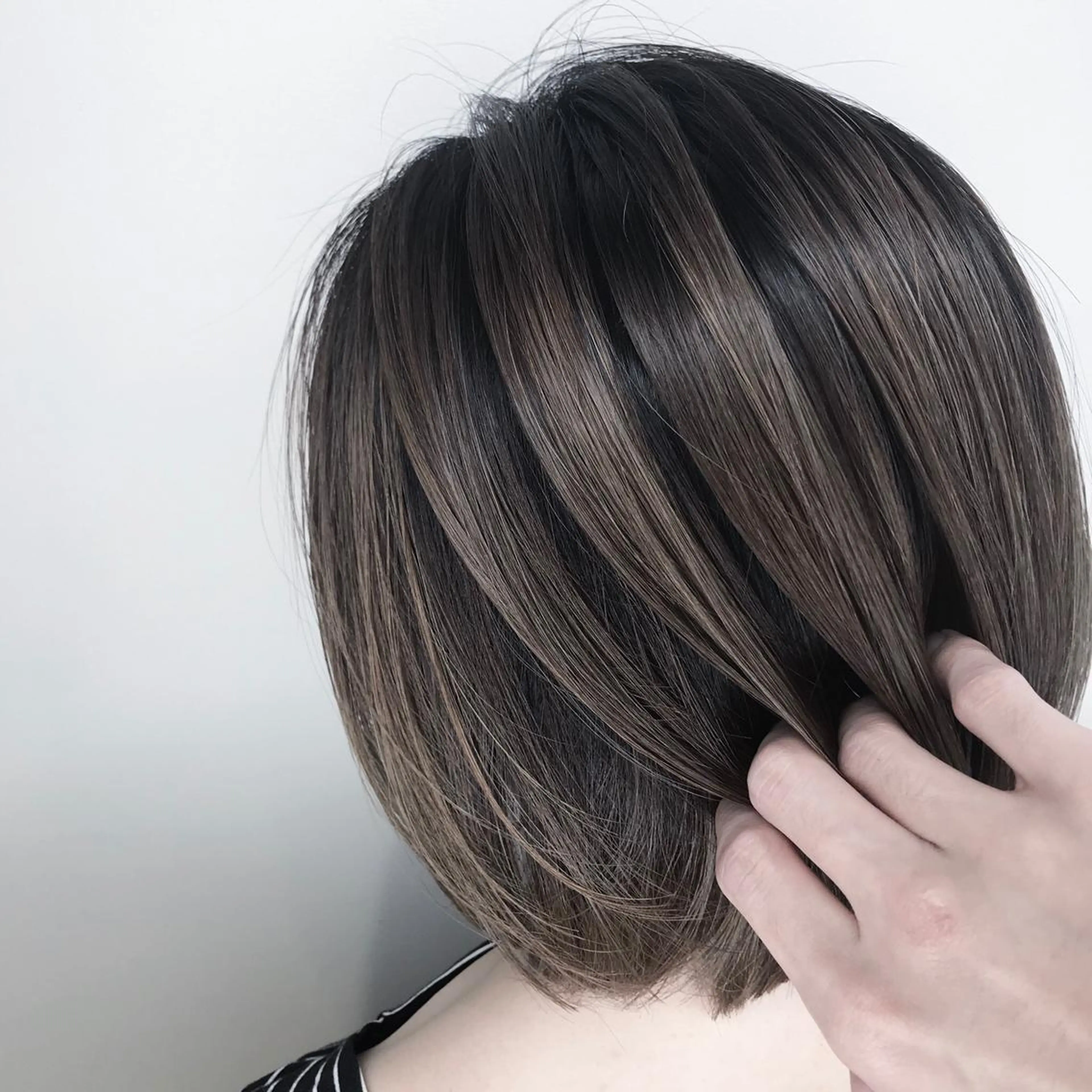 ショート カラー アッシュ バレイヤージュ ハイライトカラー イルミナカラー ハイライト AMI Hair  supply所属・髪質改善カラー 韓国風レイヤーのヘアスタイル