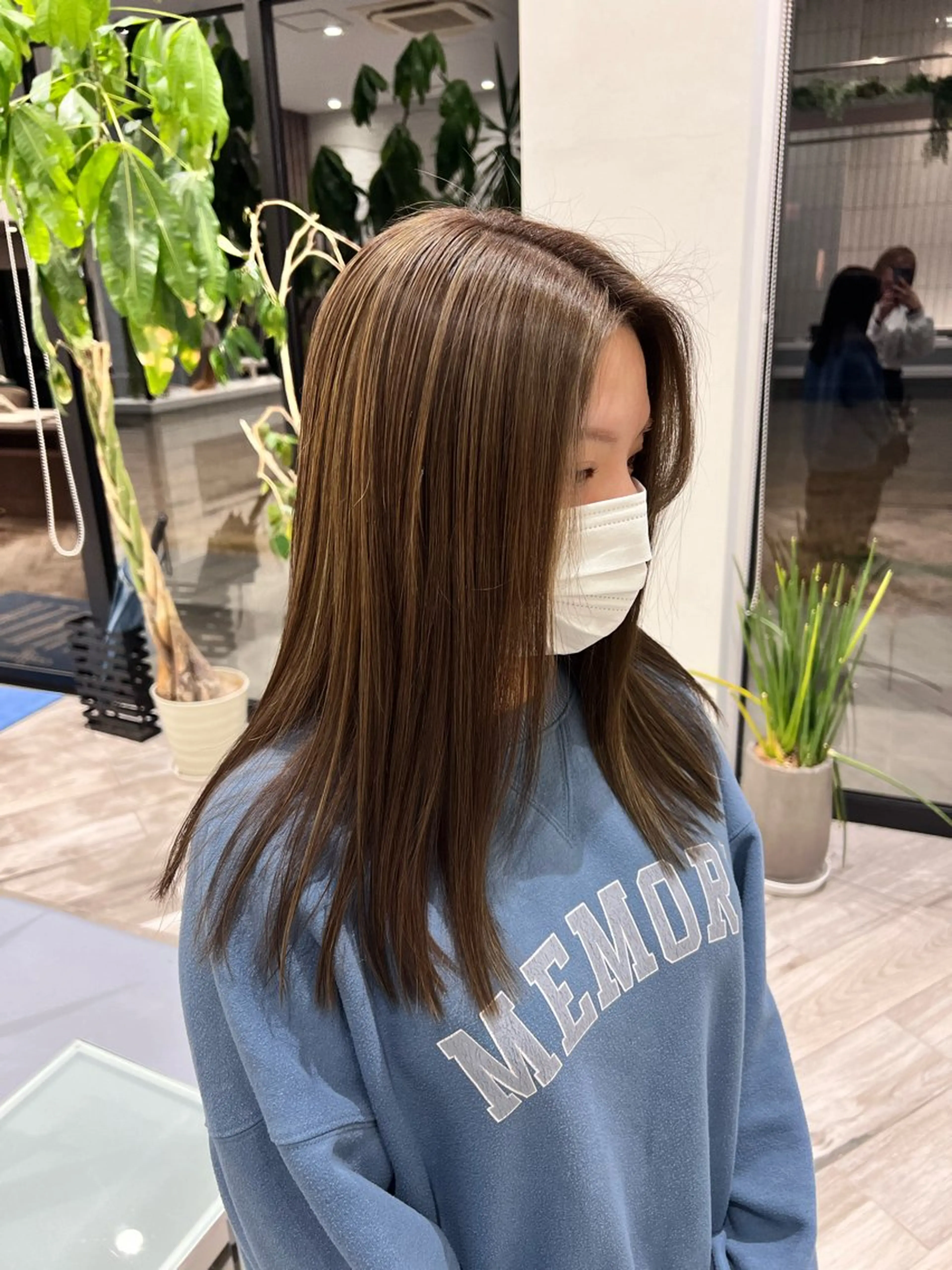 ロング ハイライト 中嶋 彩乃のヘアスタイル