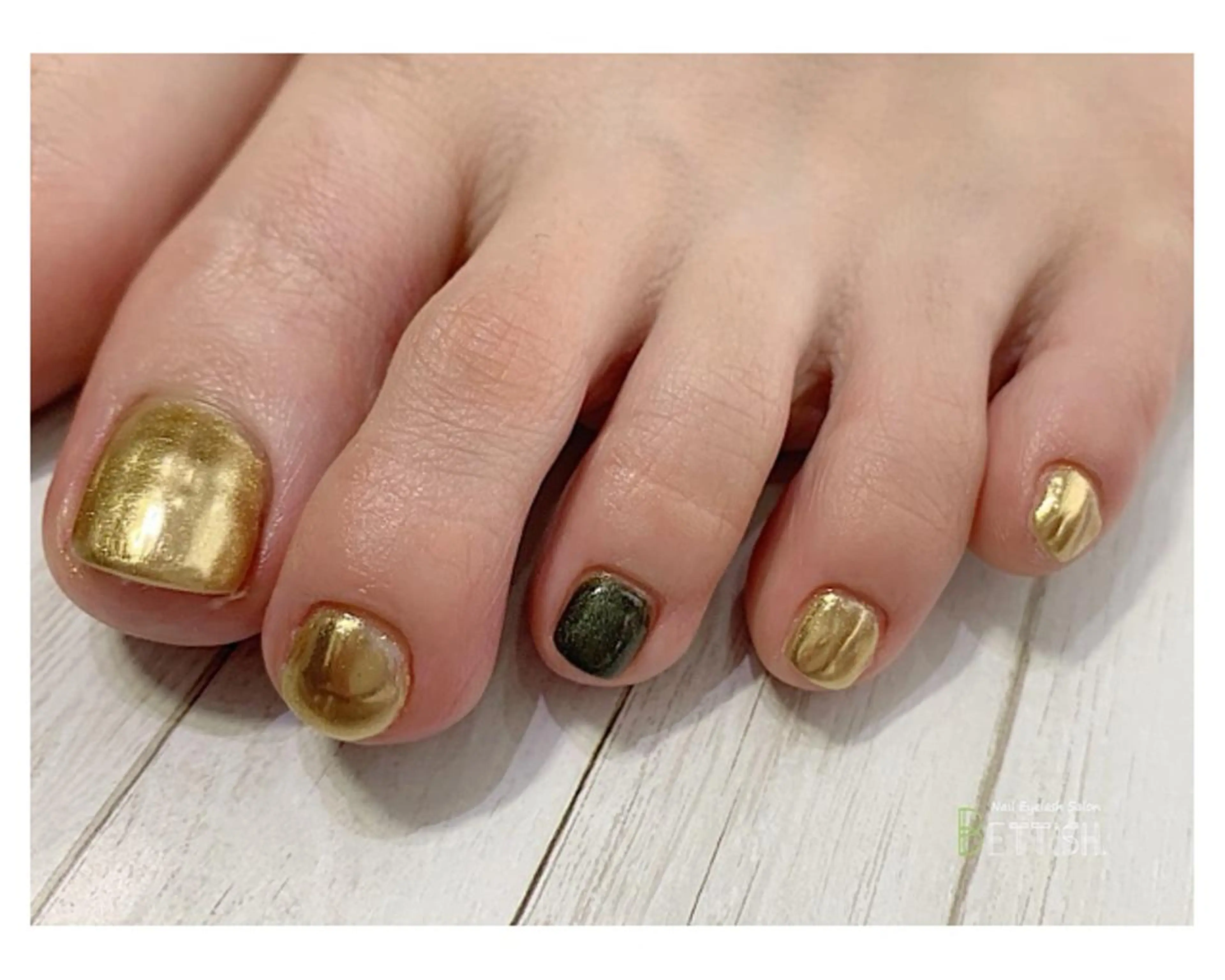 ネイル ゴールド ミラーネイル ワンカラーネイル Yuuka. ◡̈⃝︎のネイルデザイン
