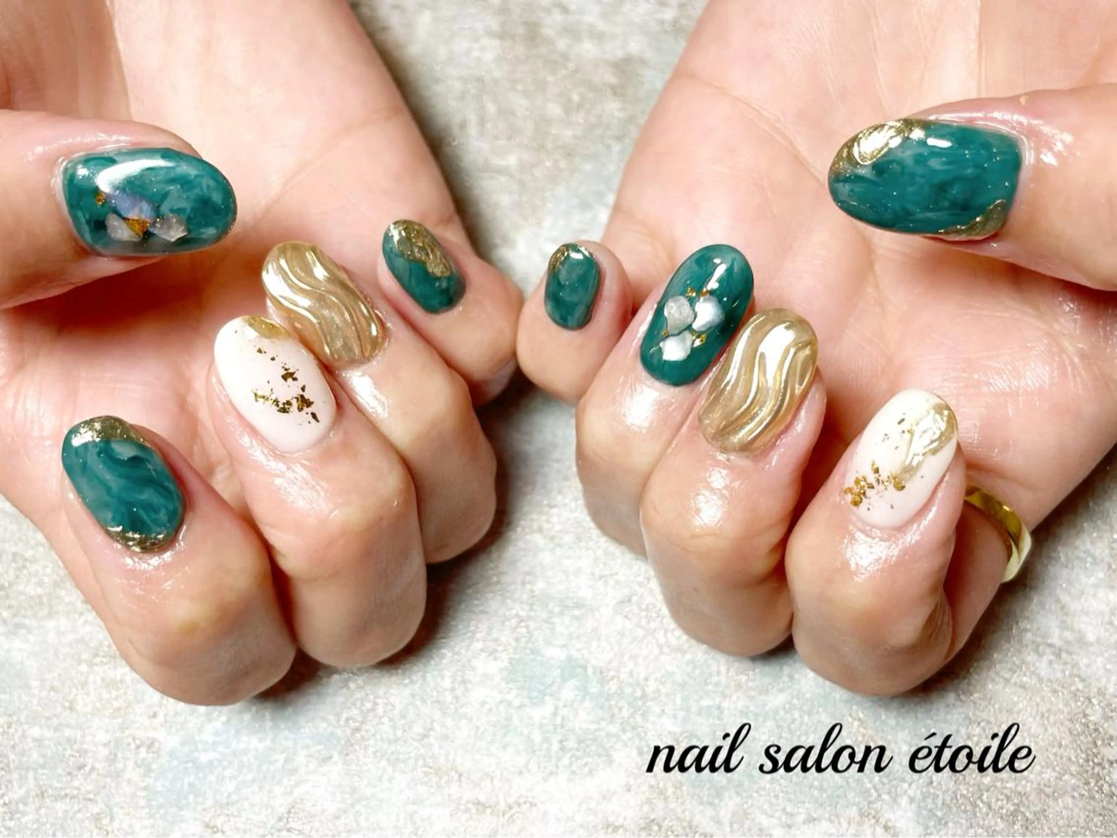 ネイル アートネイル ジェルネイル ゴールド グリーン ミラーネイル ハンドネイル nail salon étoileのネイルデザイン