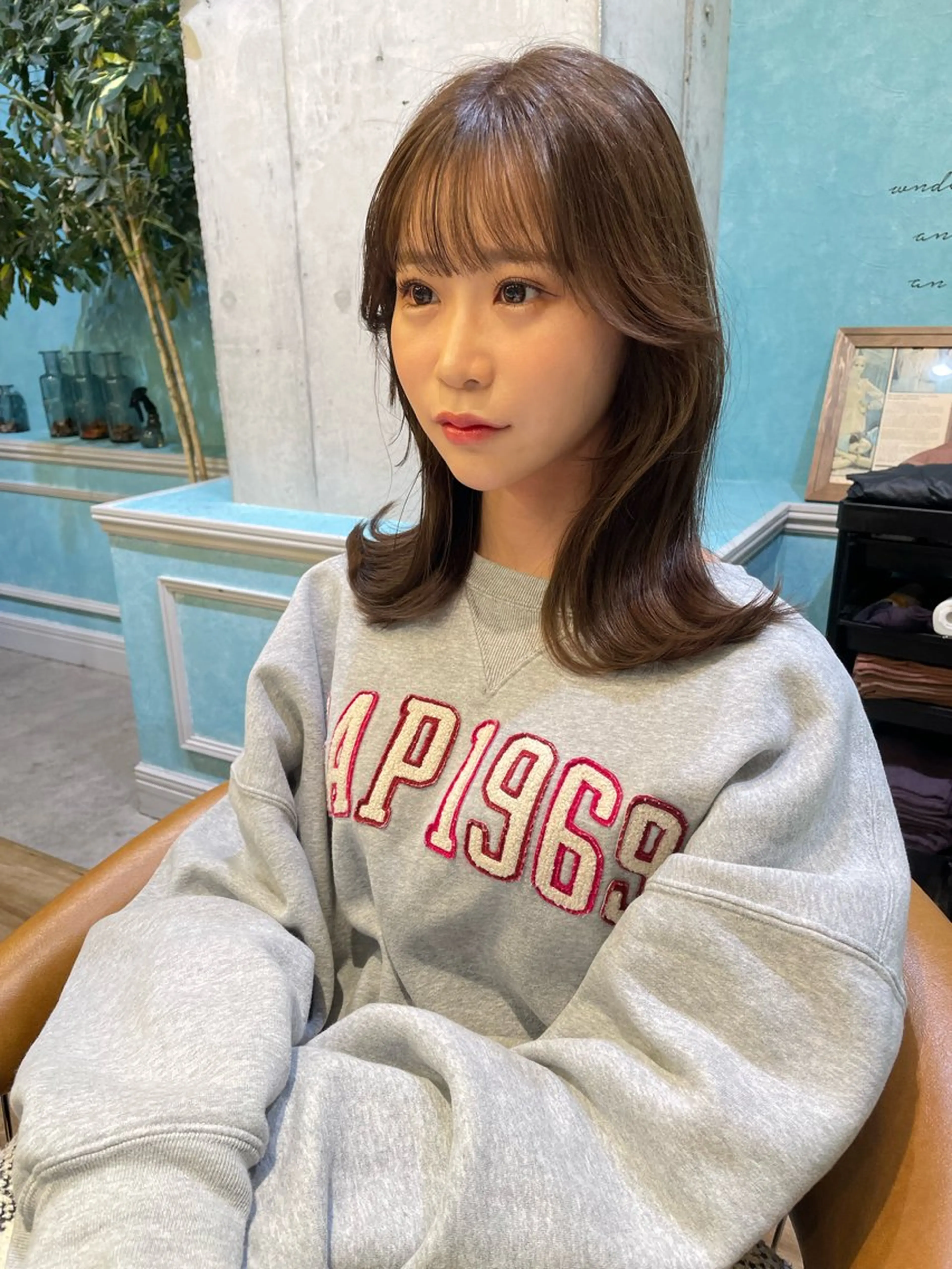 ミディアム カット ヘアカラー トリートメント 山本翔一郎 韓国顔周りレイヤーのヘアスタイル