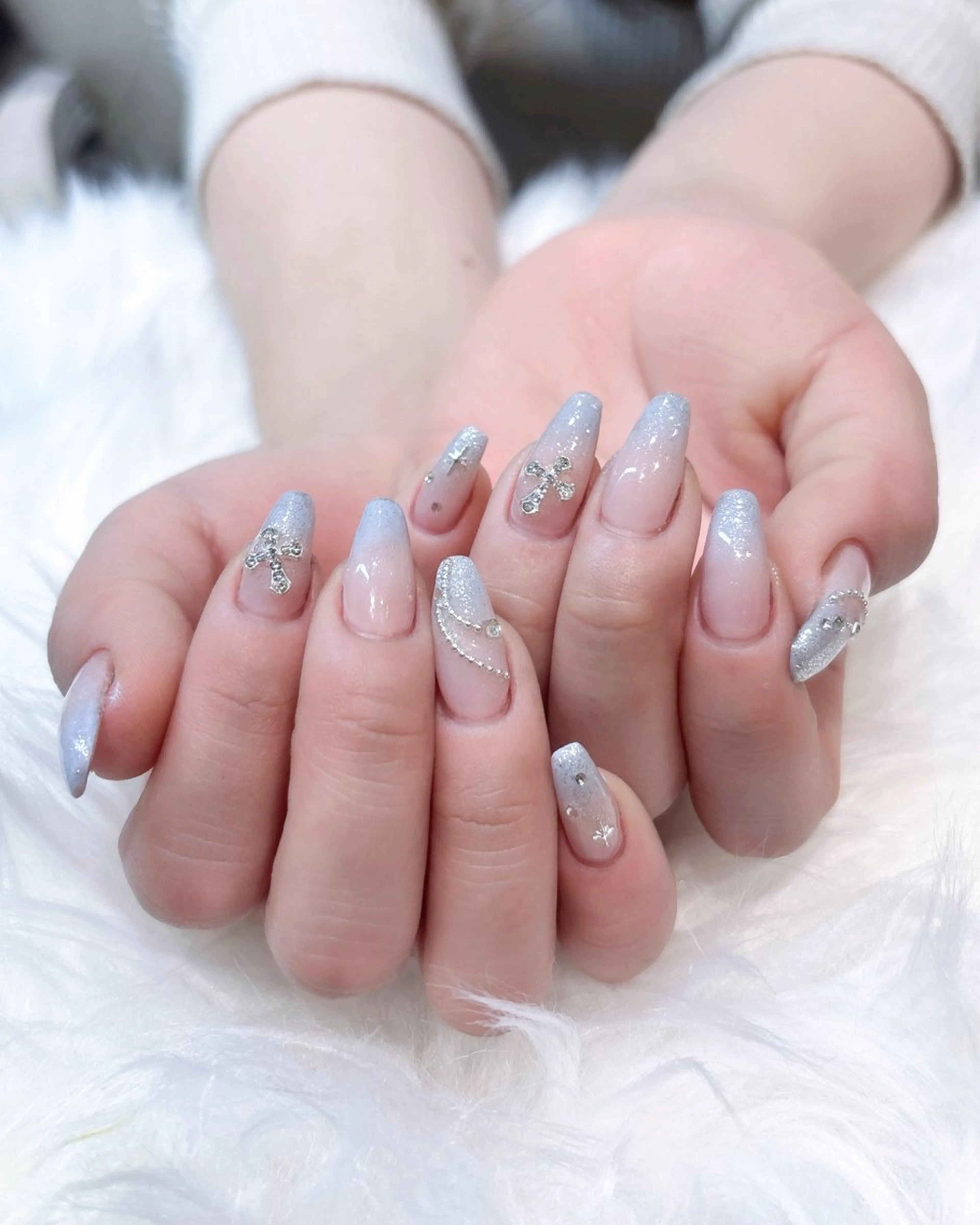 ネイル グラデーション ワンホンネイル ハンドネイル ハンドケア 🎀Ruka🎀 【束感マツパ】のマツエク・マツパデザイン