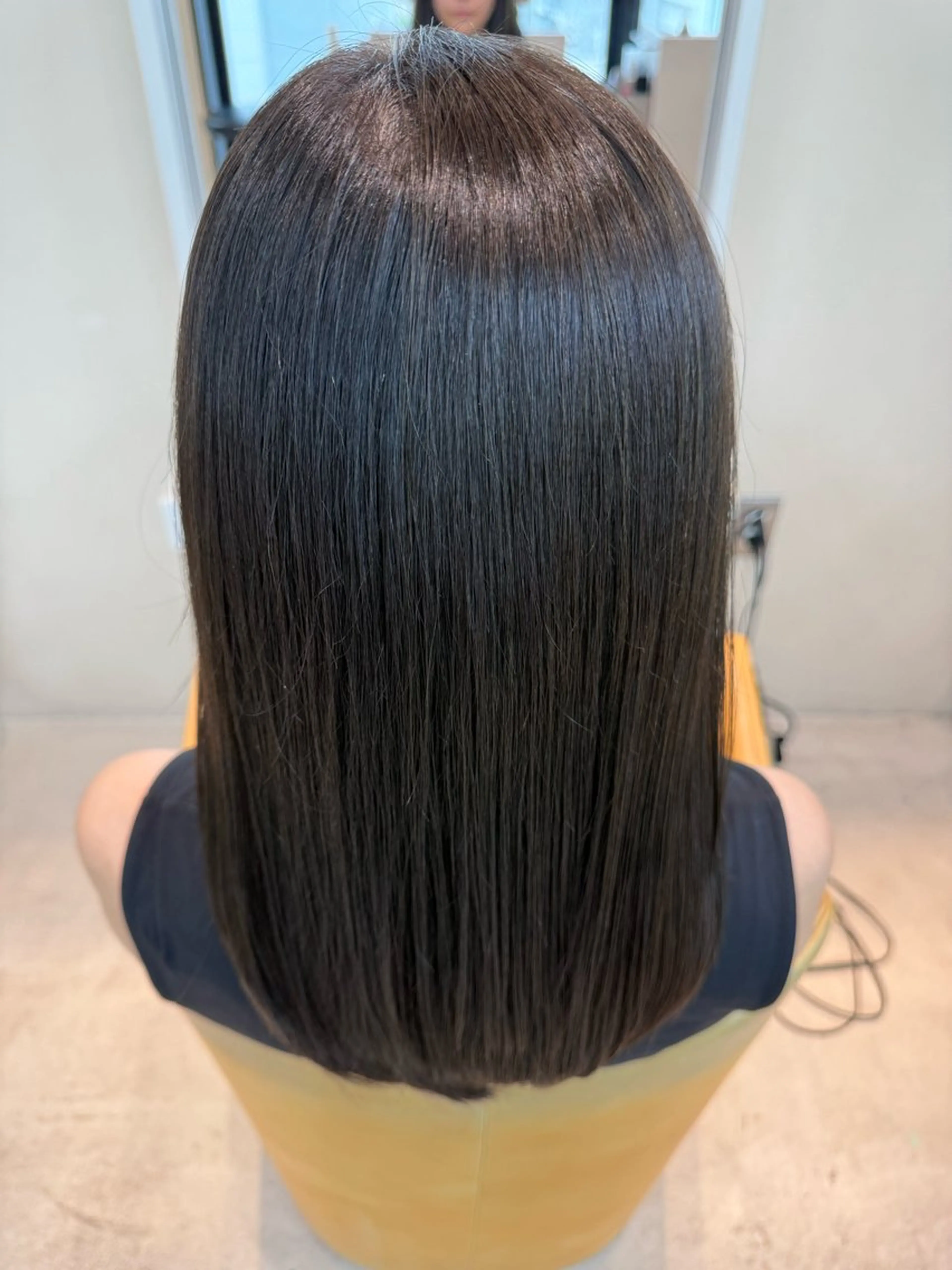 カラー ユン チェウォン NEROのヘアスタイル