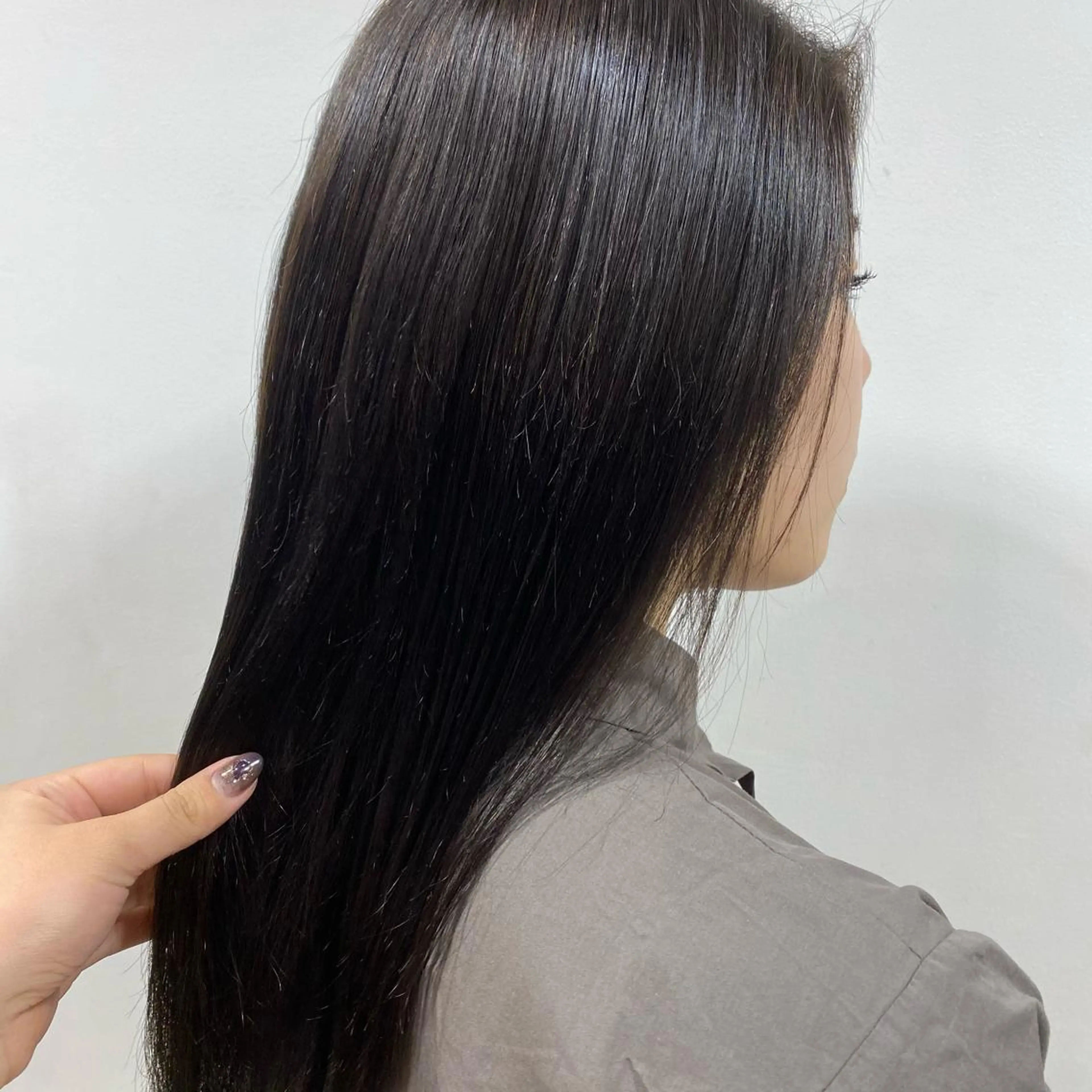 セミロング 縮毛矯正 ar clip表参道所属・💜髪質改善/ 艶カラー/ミナ🩷のヘアスタイル