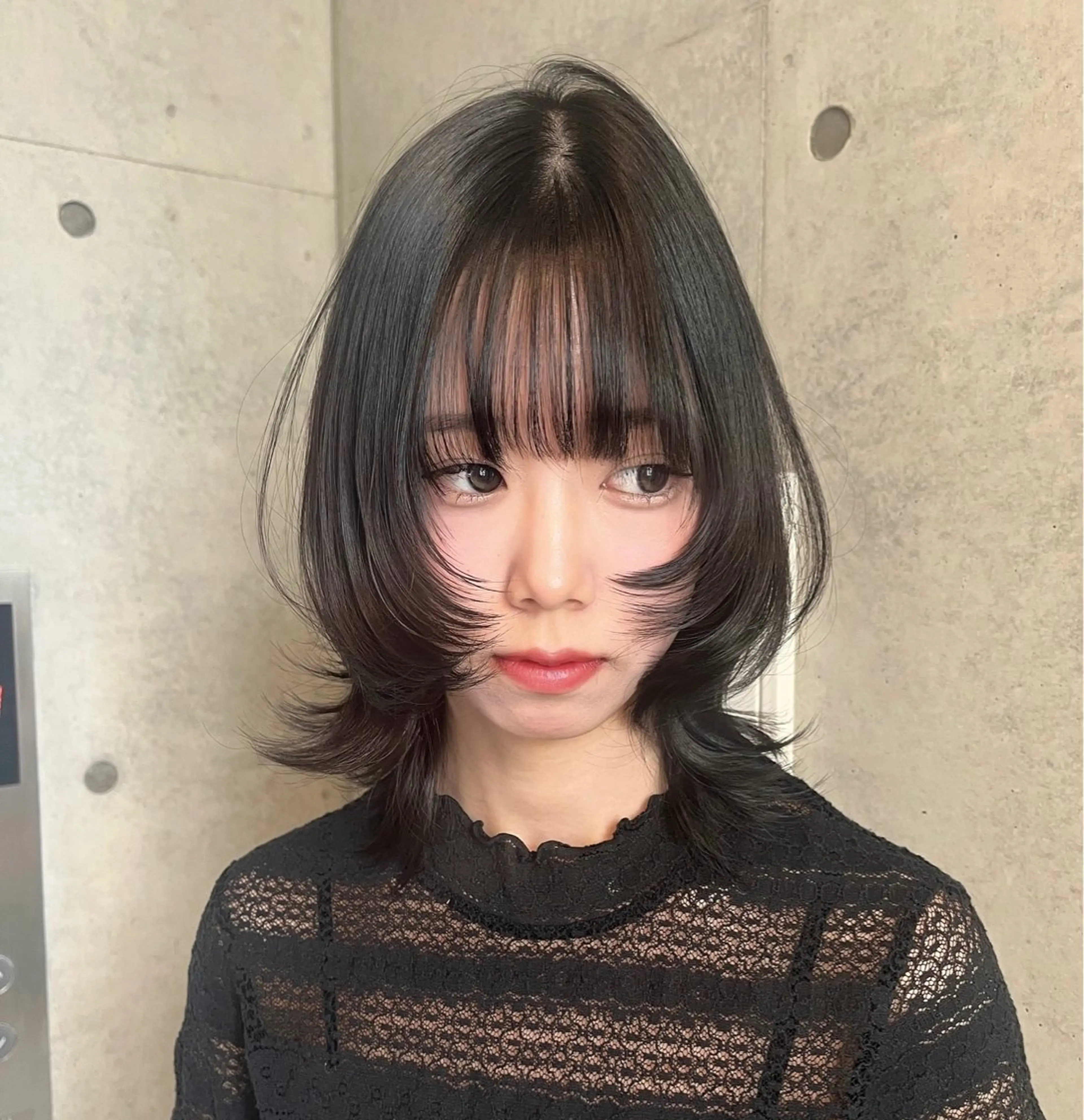 ミディアム カラー 黒髪 レイヤーカット 広香🪽ハイトーン/ ヘアセットのヘアスタイル