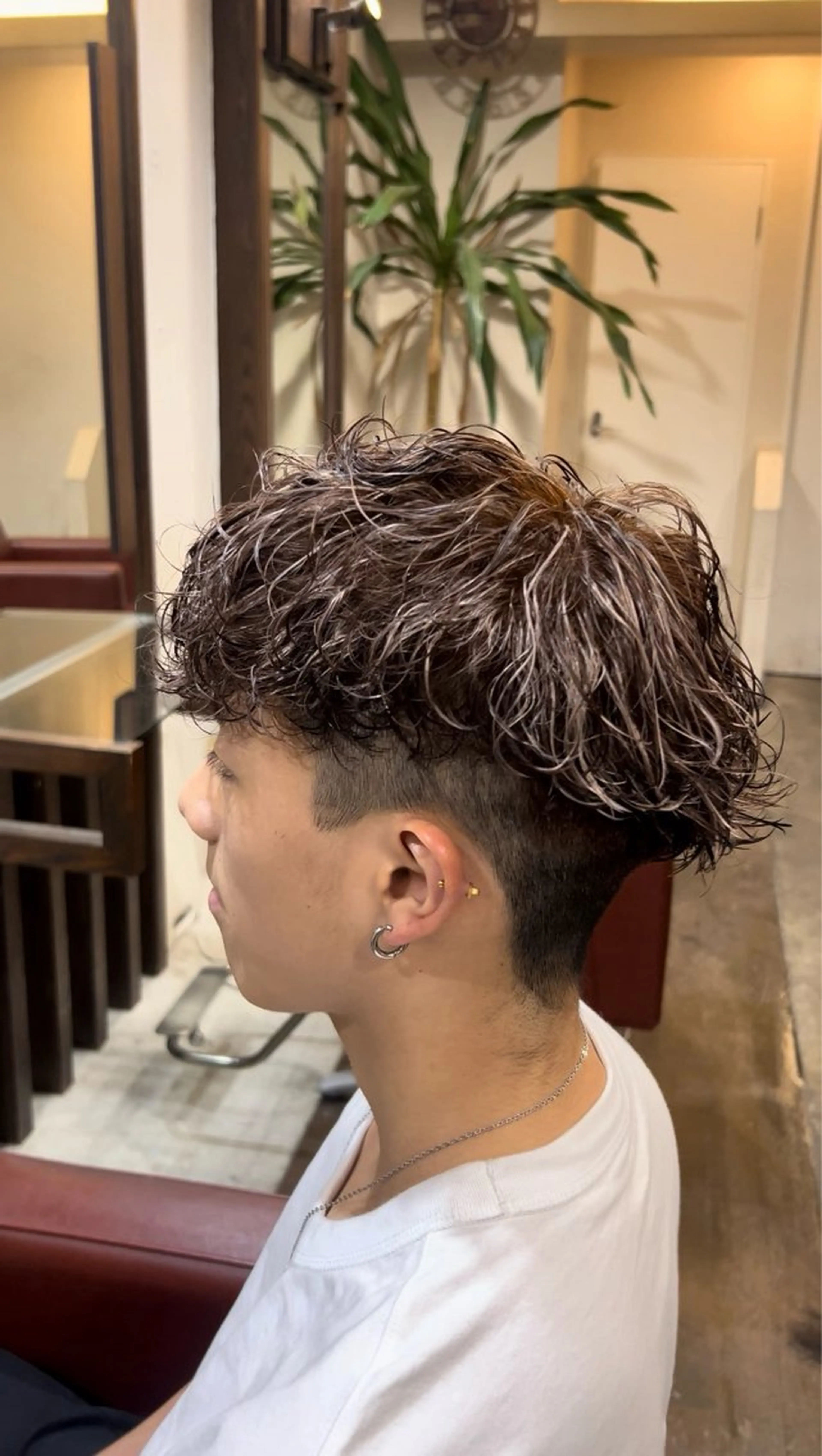 カラー パーマ メンズ カット ヘアカラー パーマ メンズ/海外風/ 波巻き/サーフカールのヘアスタイル