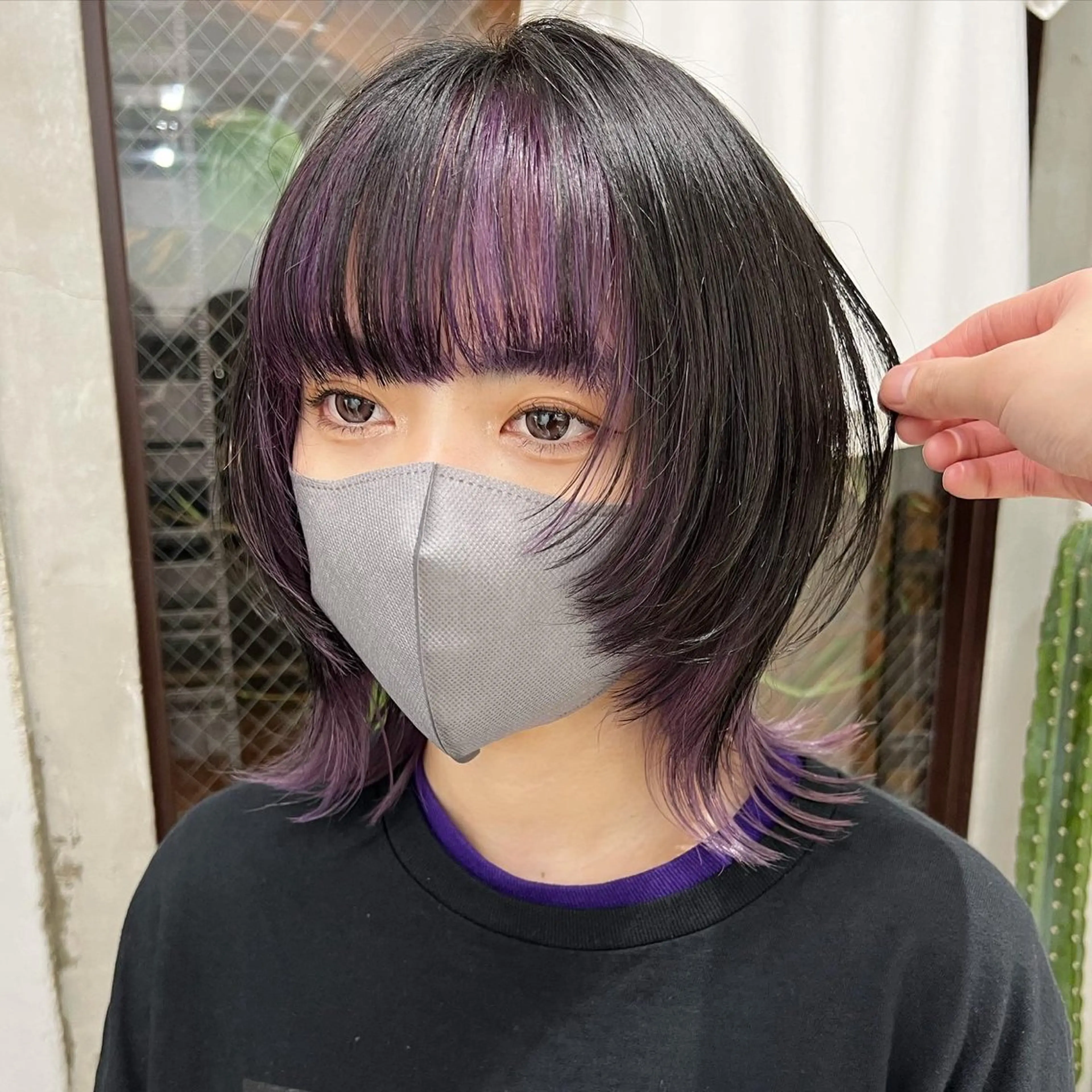 ミディアム カラー パープルカラー TOMOYAレイヤー ブリーチ縮毛矯正のヘアスタイル