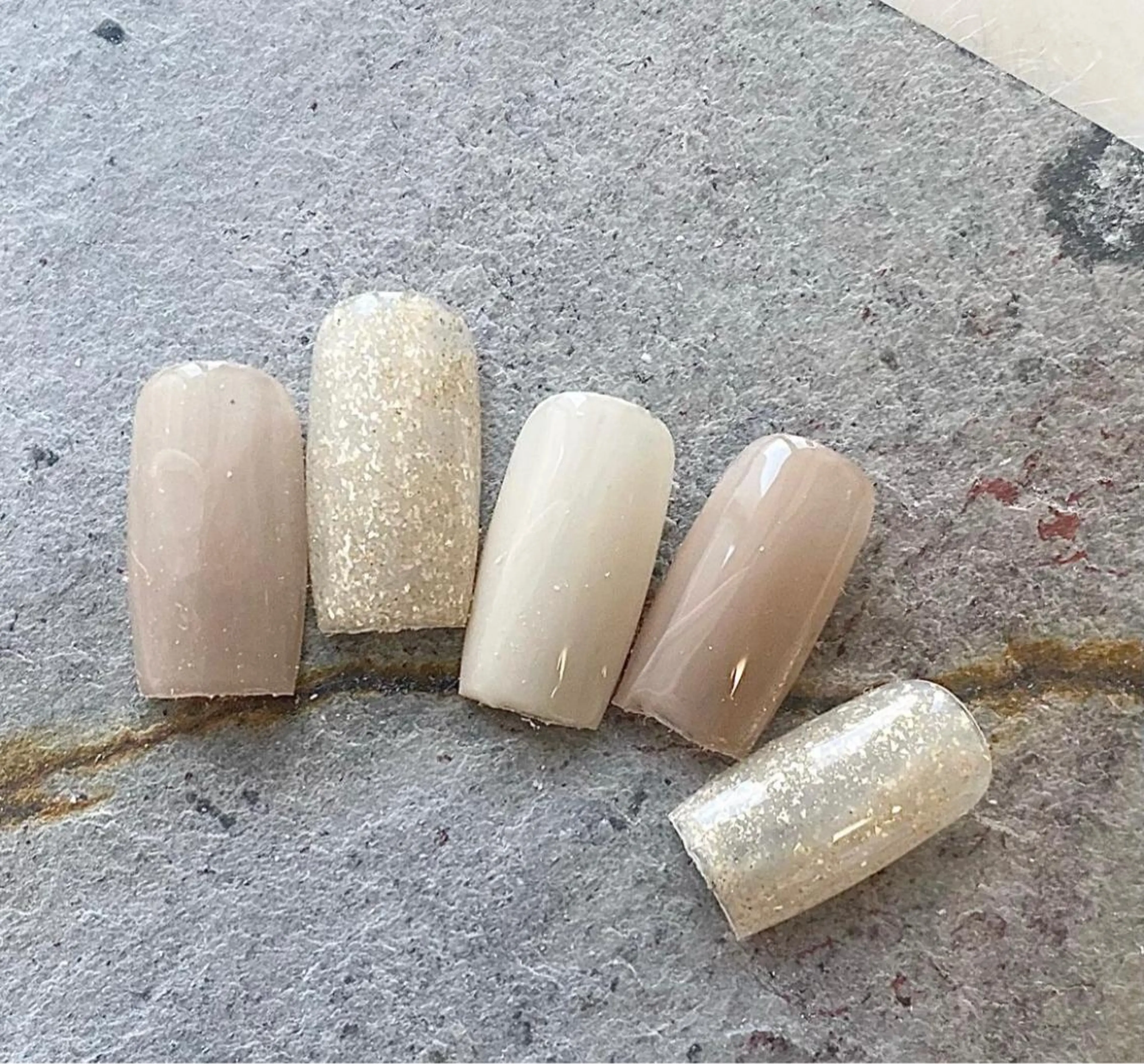 ネイル May.by Charme  Hのネイルデザイン