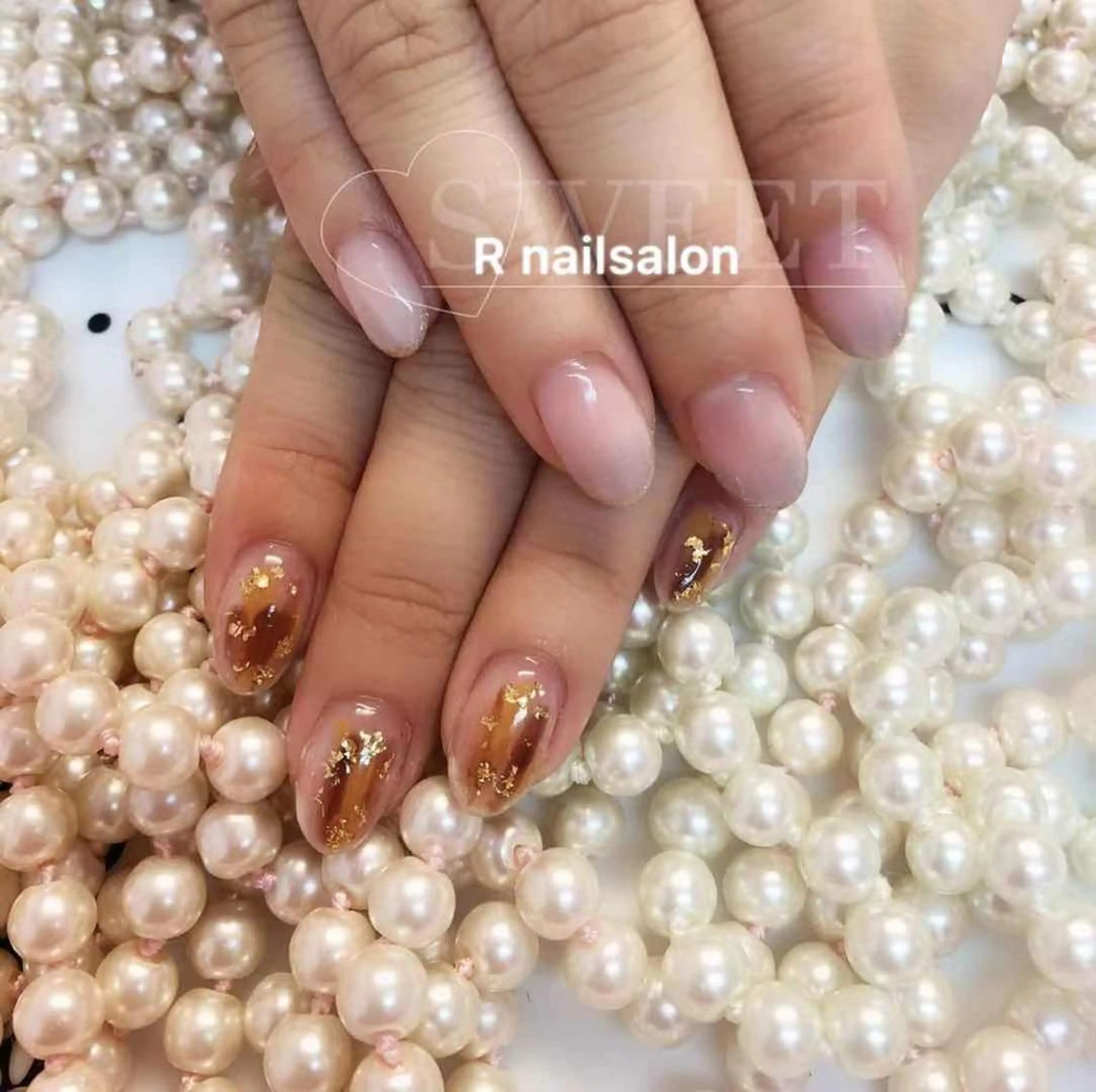 ミディアム R NAILSALONのネイルデザイン