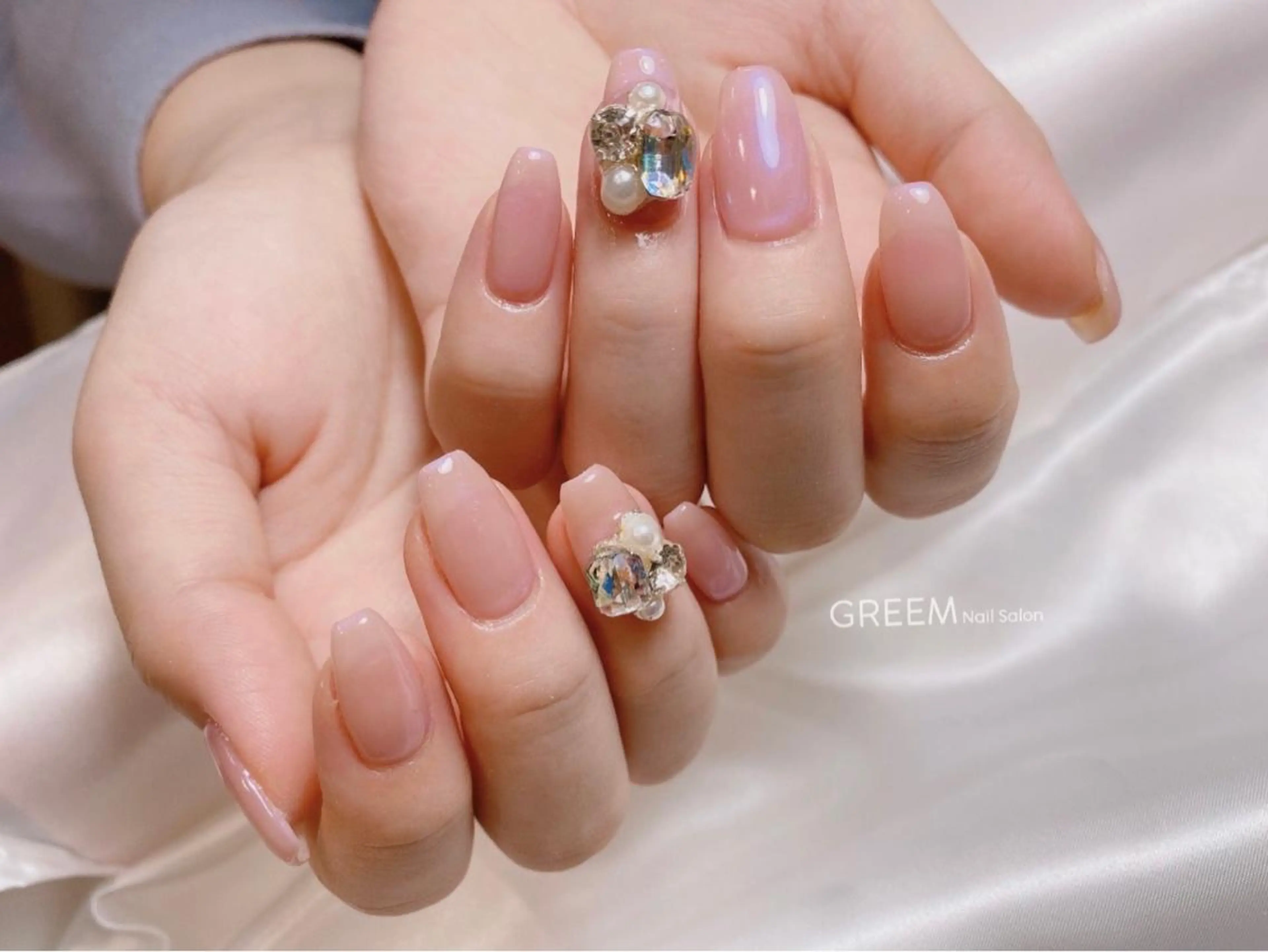 ネイル キラキラネイル オフィスネイル ピンク ピンクベージュ ブライダルネイル GREEM グリームのネイルデザイン